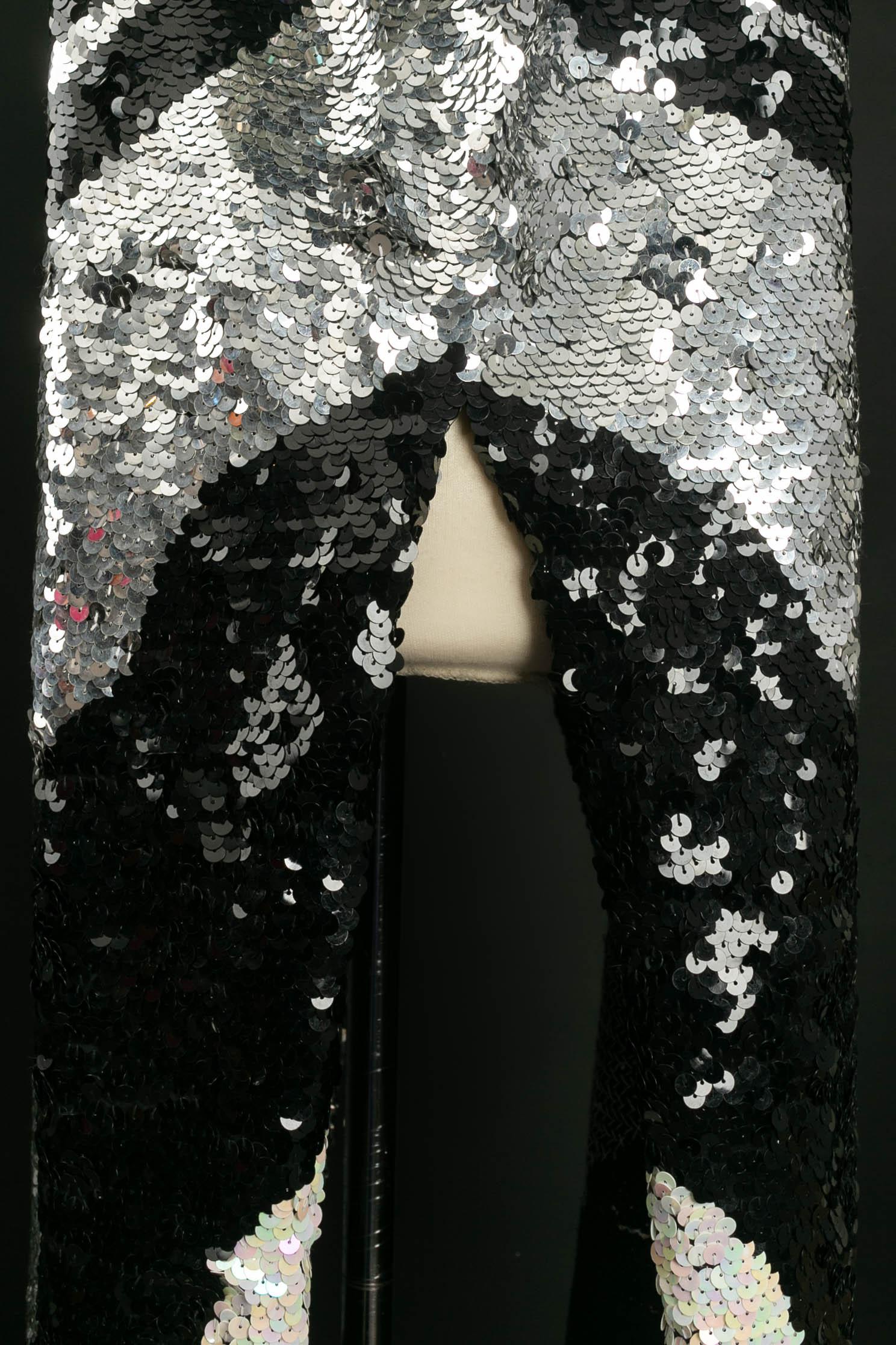 Paillettenbesetztes Kleid im Angebot 3