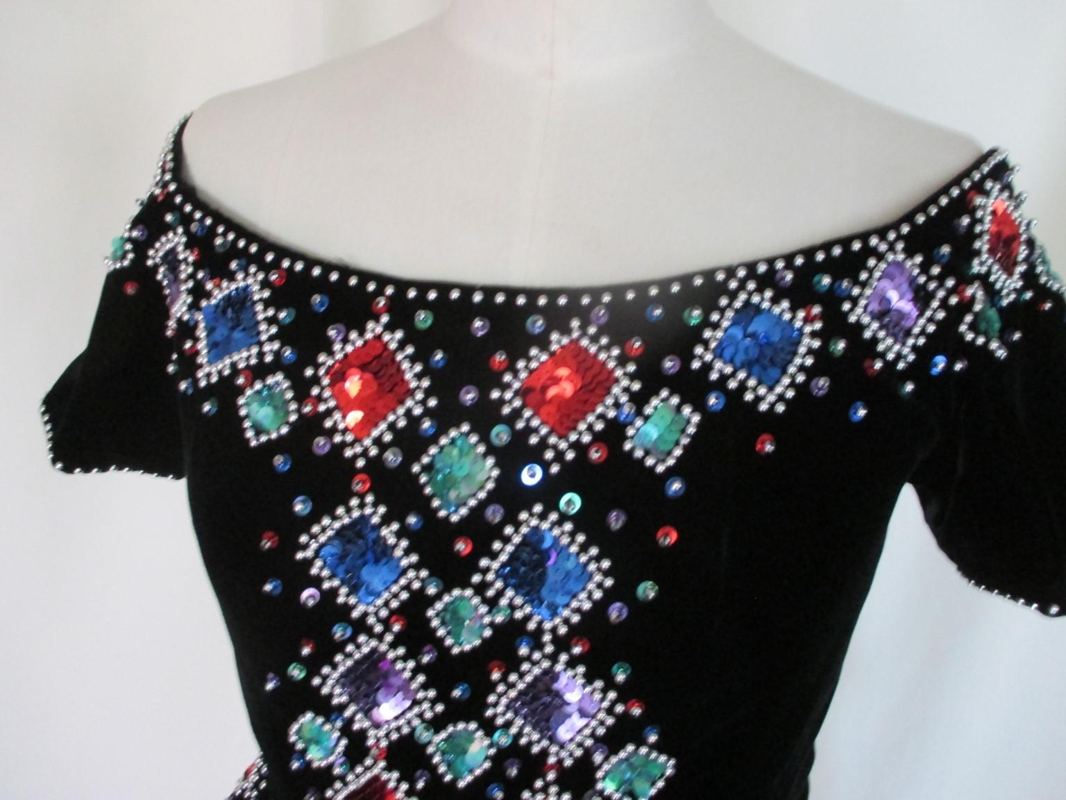 We offer more special vintage items, view our frontstore

Details:
Black velvet top with beautiful color Seguin's with silvertone stones
Lined with 2 inside shoulder straps
Zipper at the back
Size about small , please check measurements

Please note