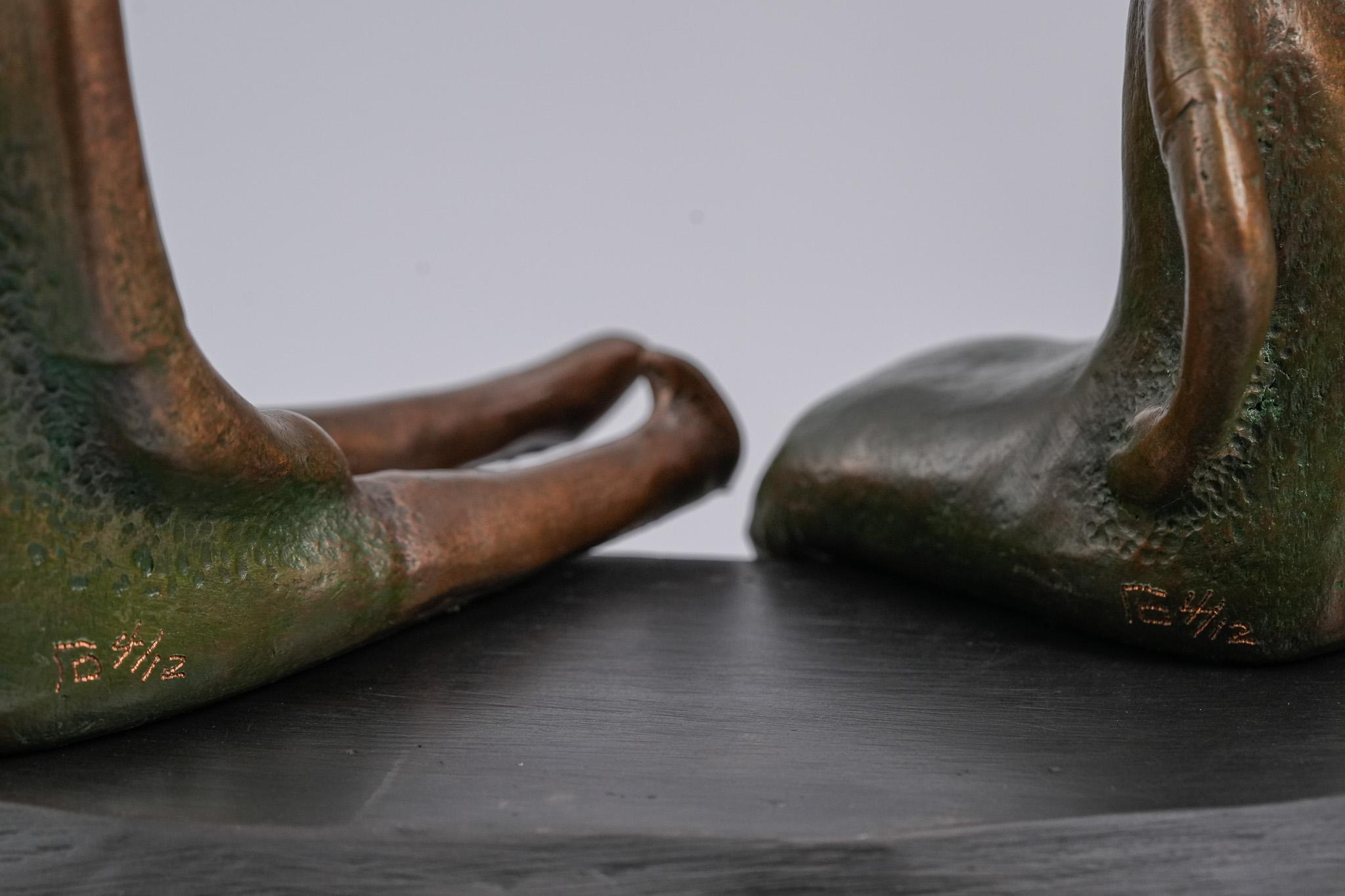 Kindheit, zeitgenössische Bronzeskulptur im Angebot 12