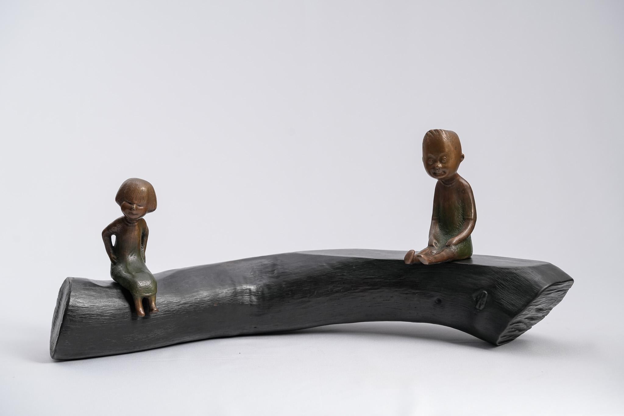 Kindheit, zeitgenössische Bronzeskulptur im Angebot 2