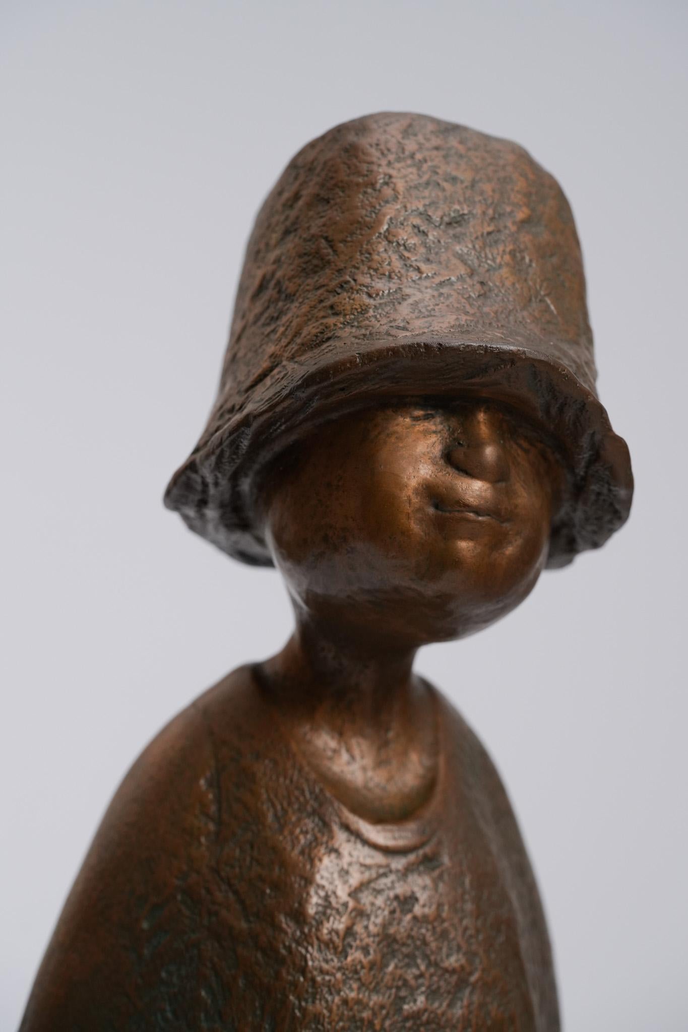 La pêche à la joie - Sculpture en bronze contemporaine, assise en vente 2