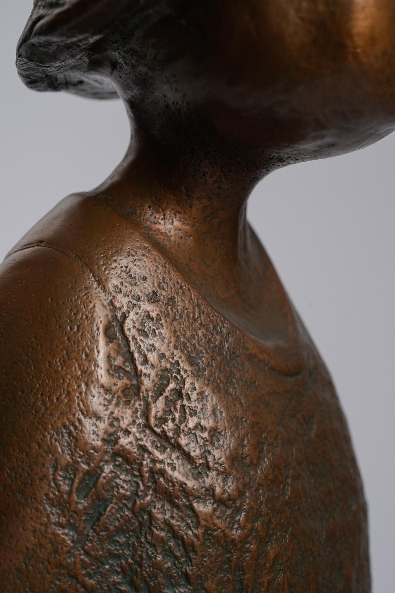 La pêche à la joie - Sculpture en bronze contemporaine, assise en vente 5