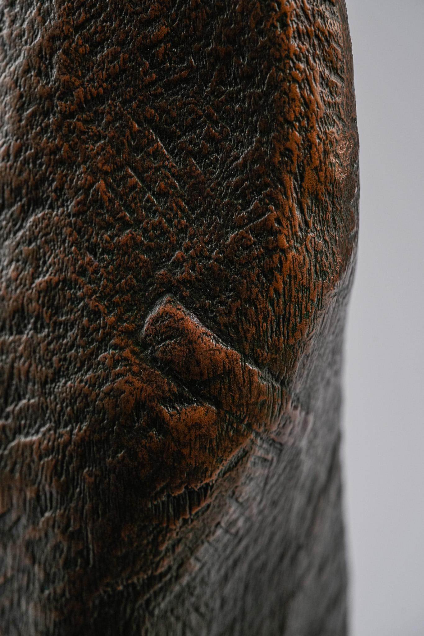 Midst of Waiting, Contemporary Bronze Figure Sculpture en vente 7