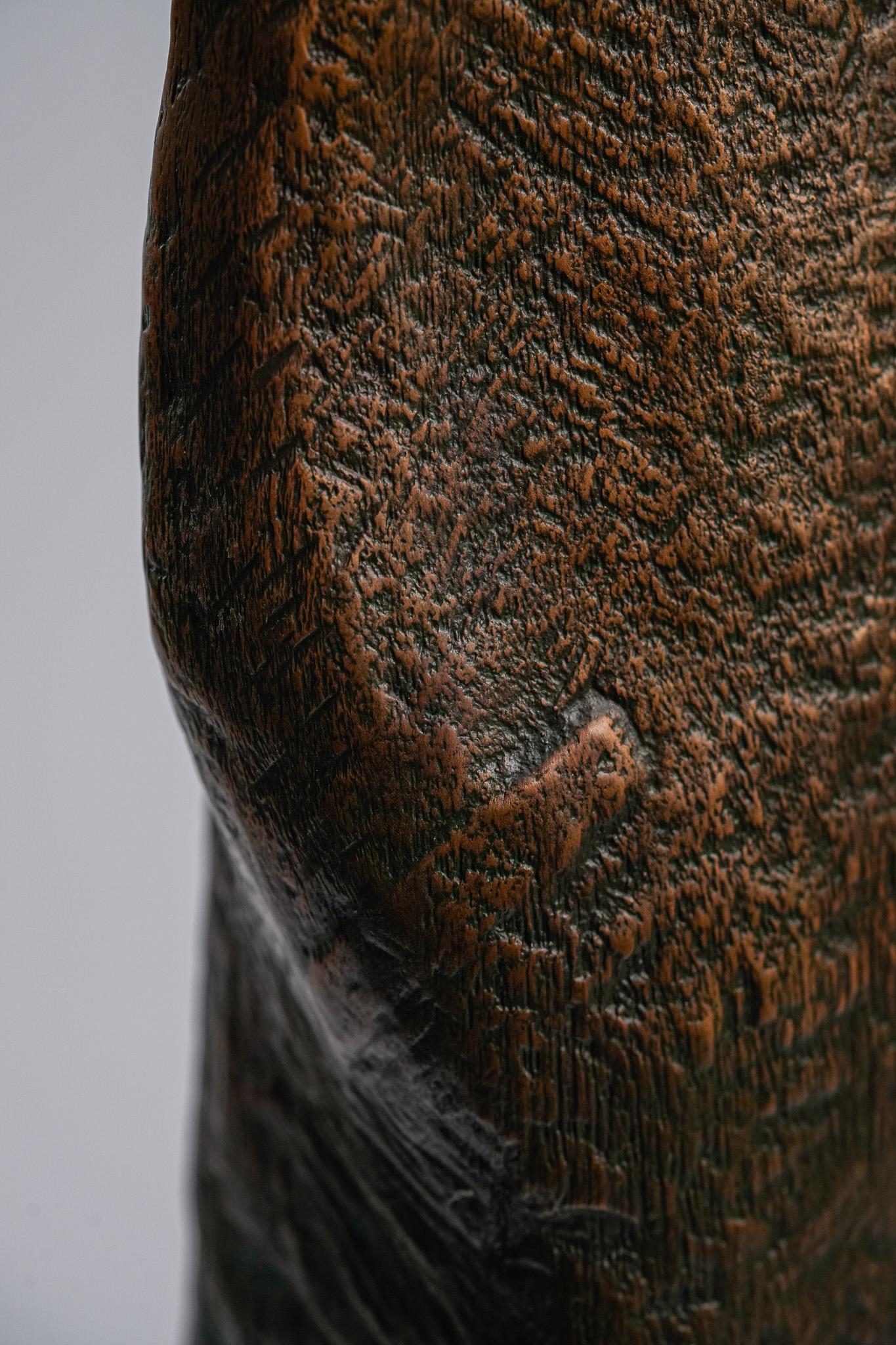 Midst of Waiting, Contemporary Bronze Figure Sculpture en vente 6
