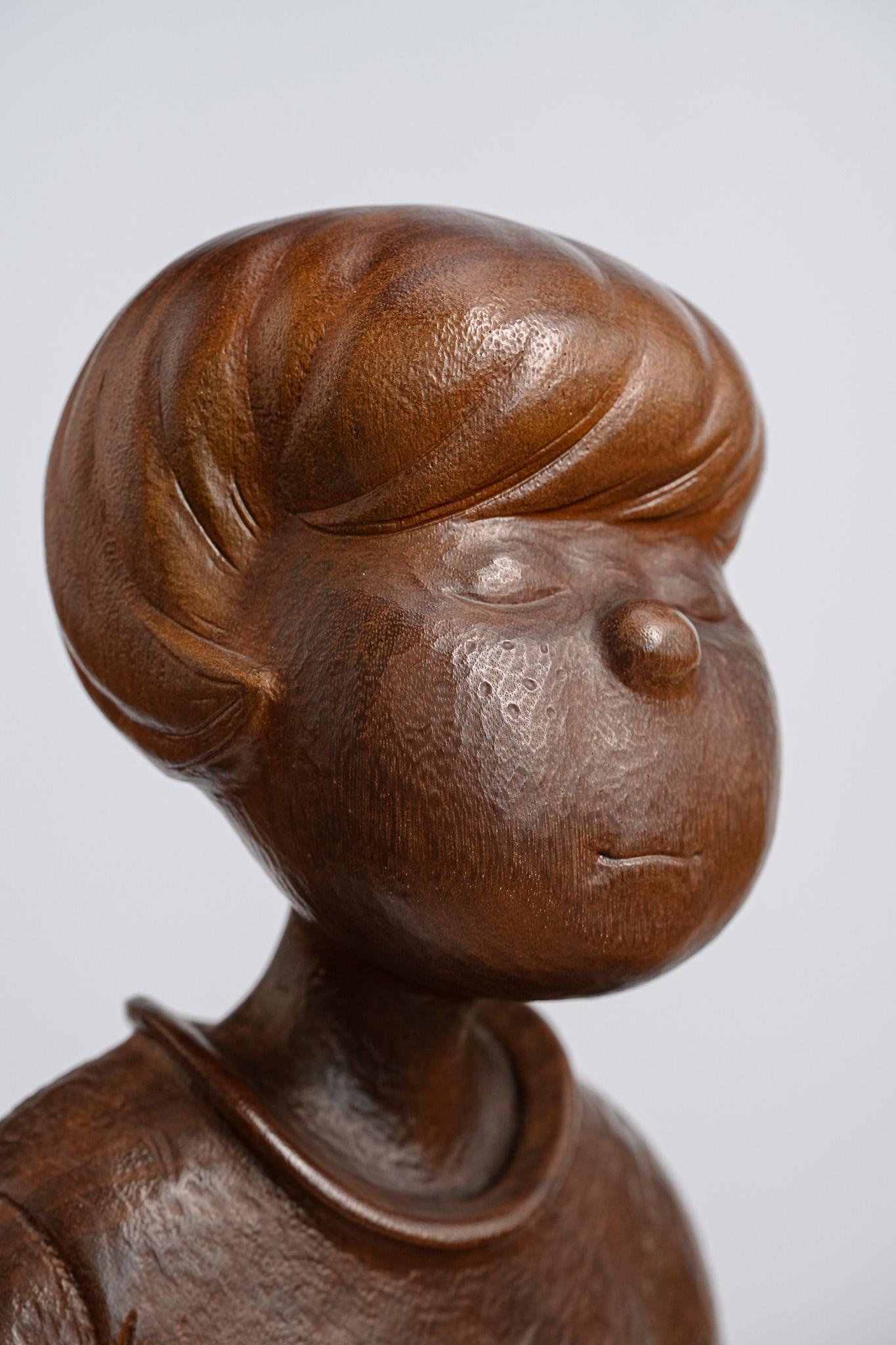 Sisters, Zeitgenössische handgeschnitzte Holzskulptur, 2011 im Angebot 11