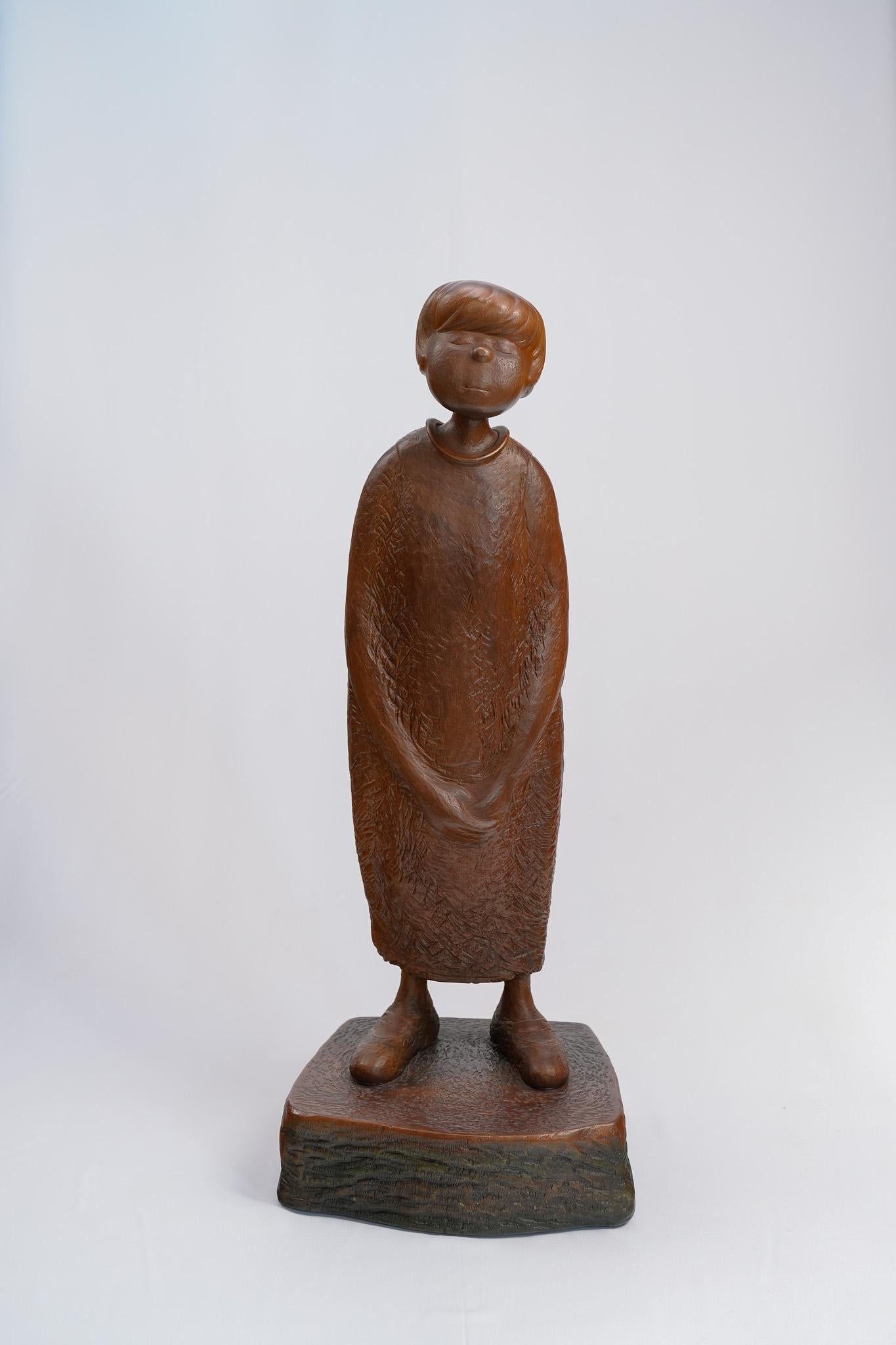 Sisters, Zeitgenössische handgeschnitzte Holzskulptur, 2011 – Sculpture von Ser Uang Huang