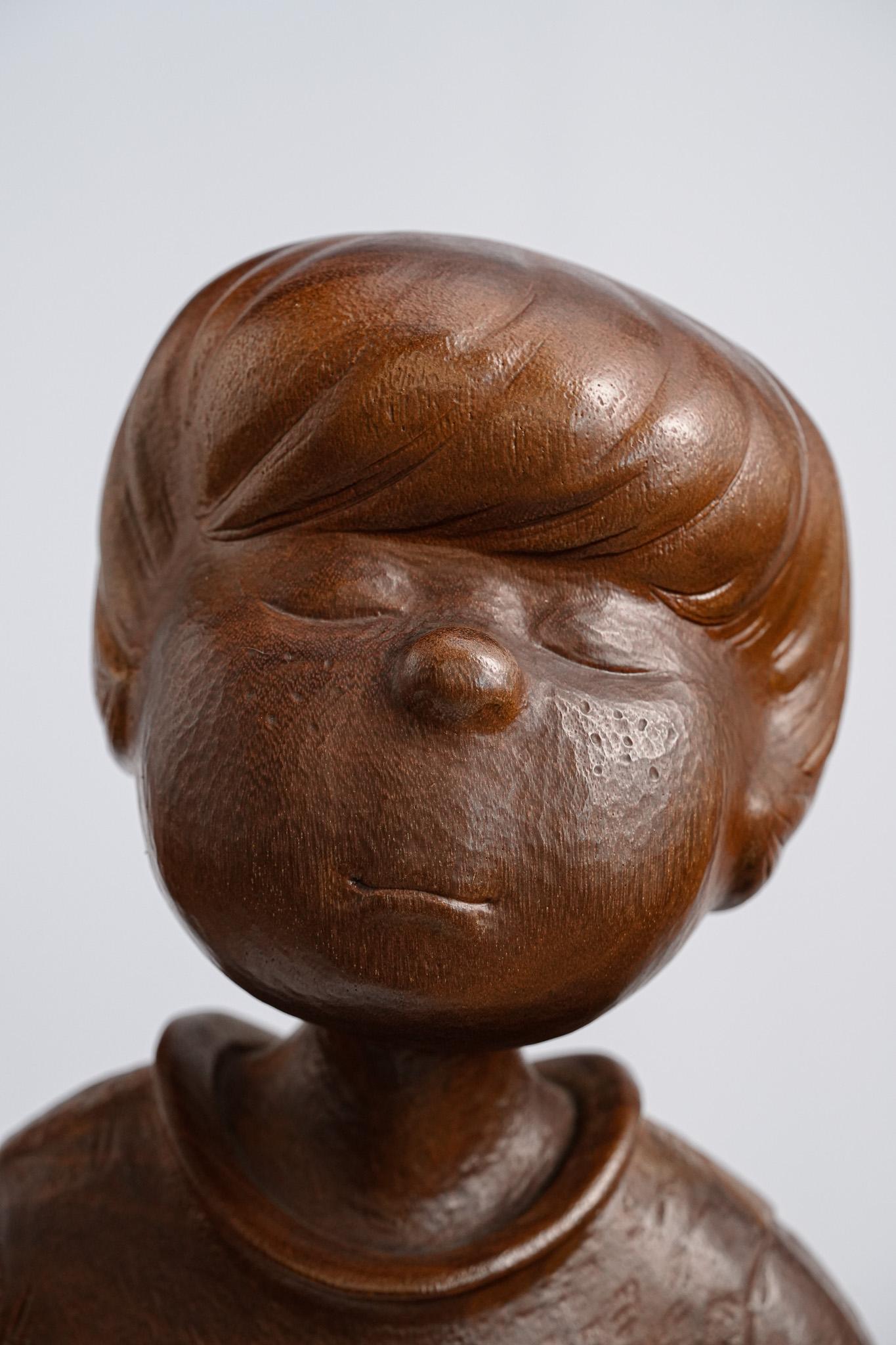 Sisters, Zeitgenössische handgeschnitzte Holzskulptur, 2011 (Braun), Figurative Sculpture, von Ser Uang Huang