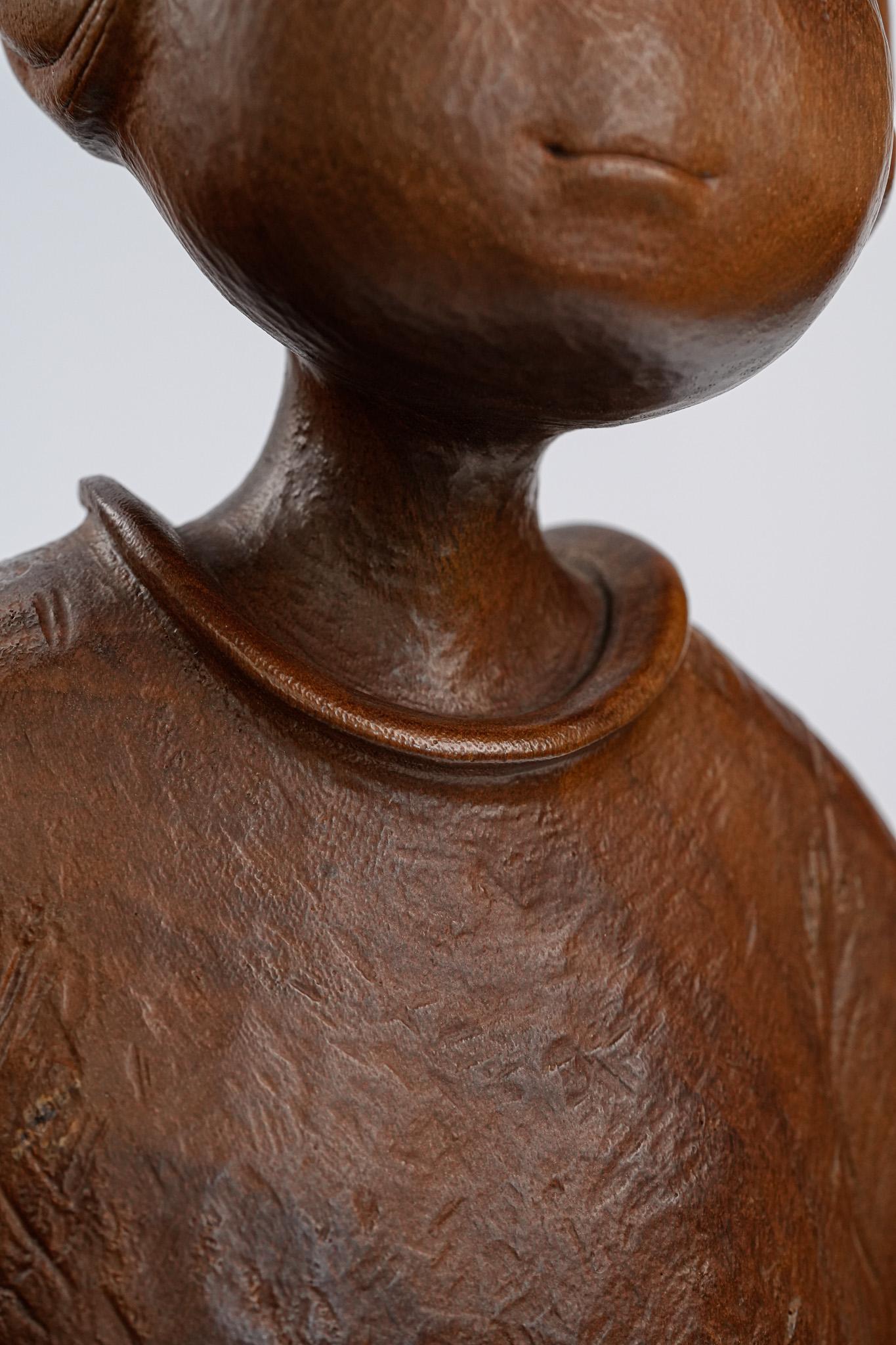 Sisters, Zeitgenössische handgeschnitzte Holzskulptur, 2011 im Angebot 1