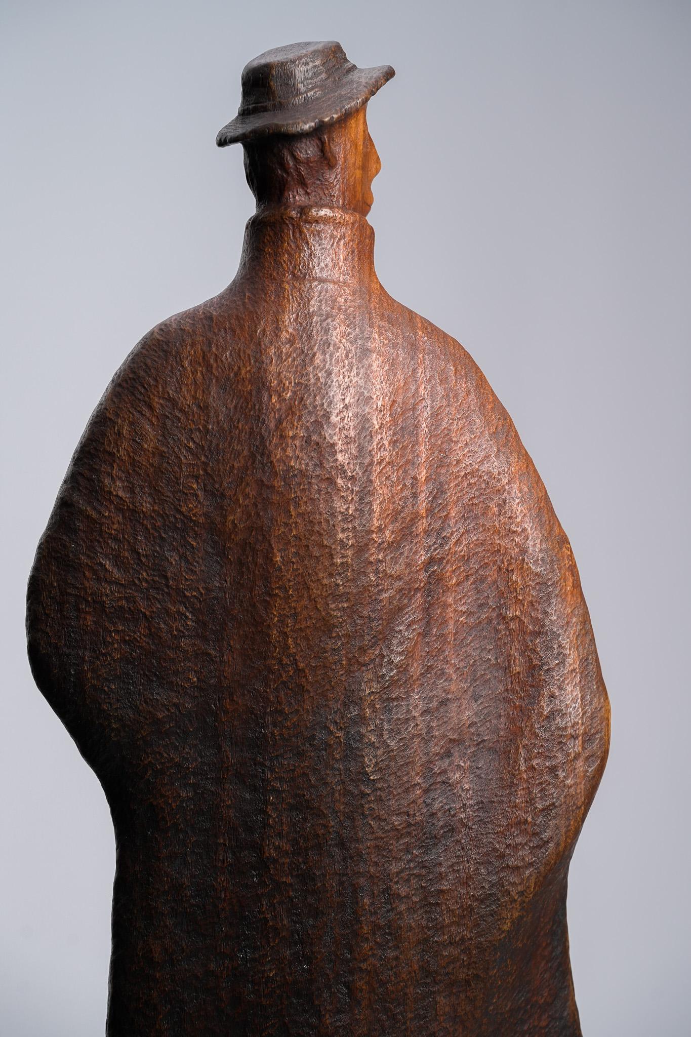 In attesa! Scultura contemporanea di figura in legno intagliata a mano, 2016 in vendita 6