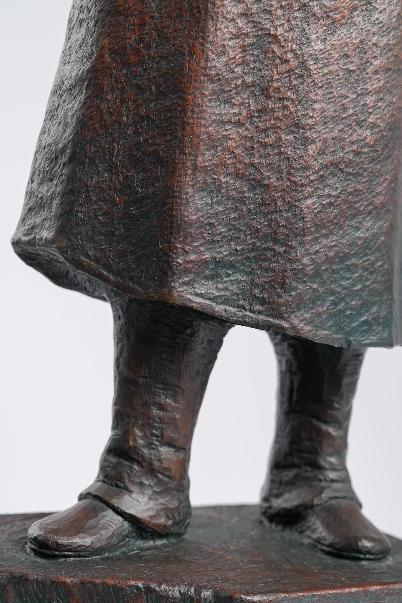 In attesa! Scultura contemporanea di figura in legno intagliata a mano, 2016 in vendita 8
