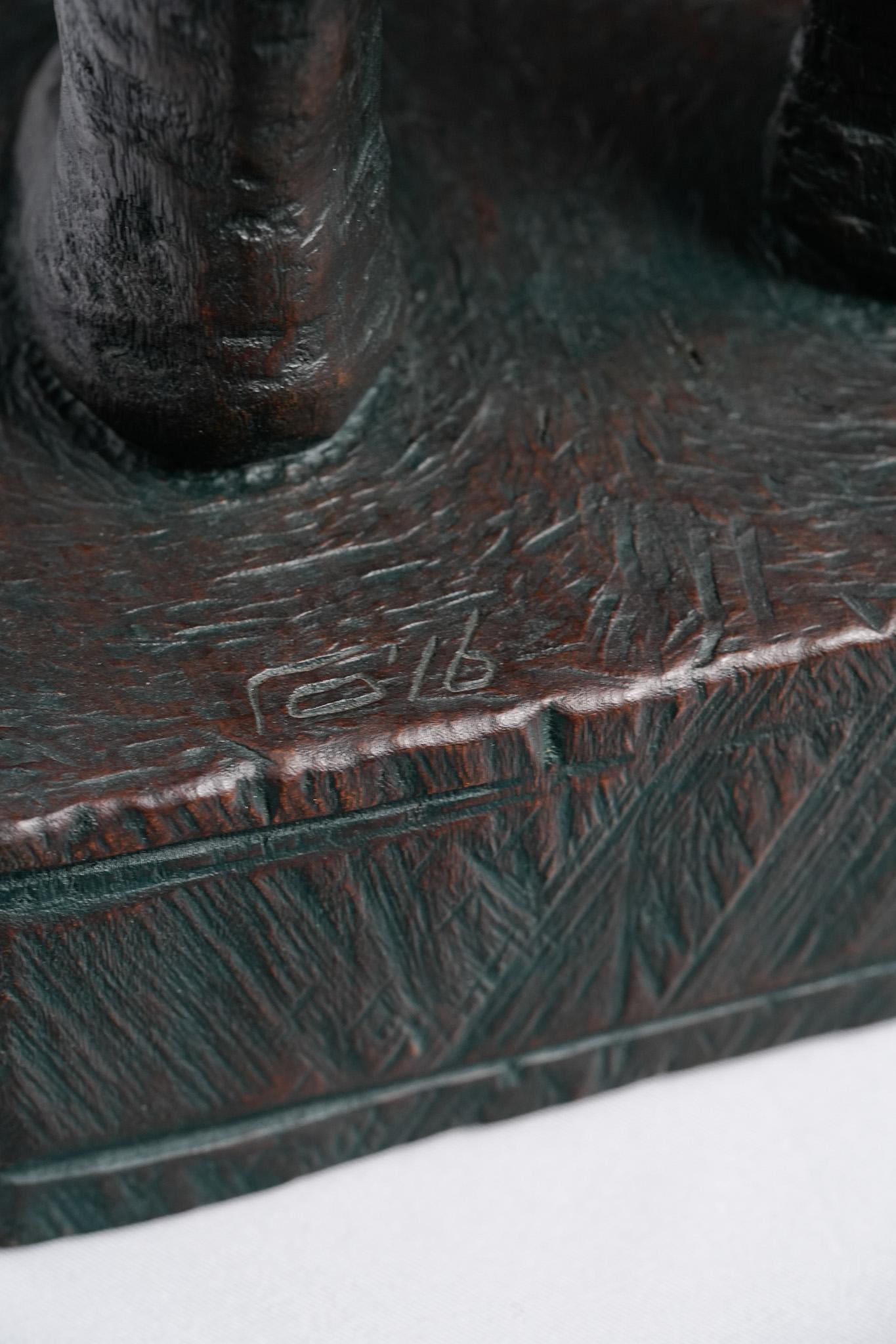 In attesa! Scultura contemporanea di figura in legno intagliata a mano, 2016 in vendita 9
