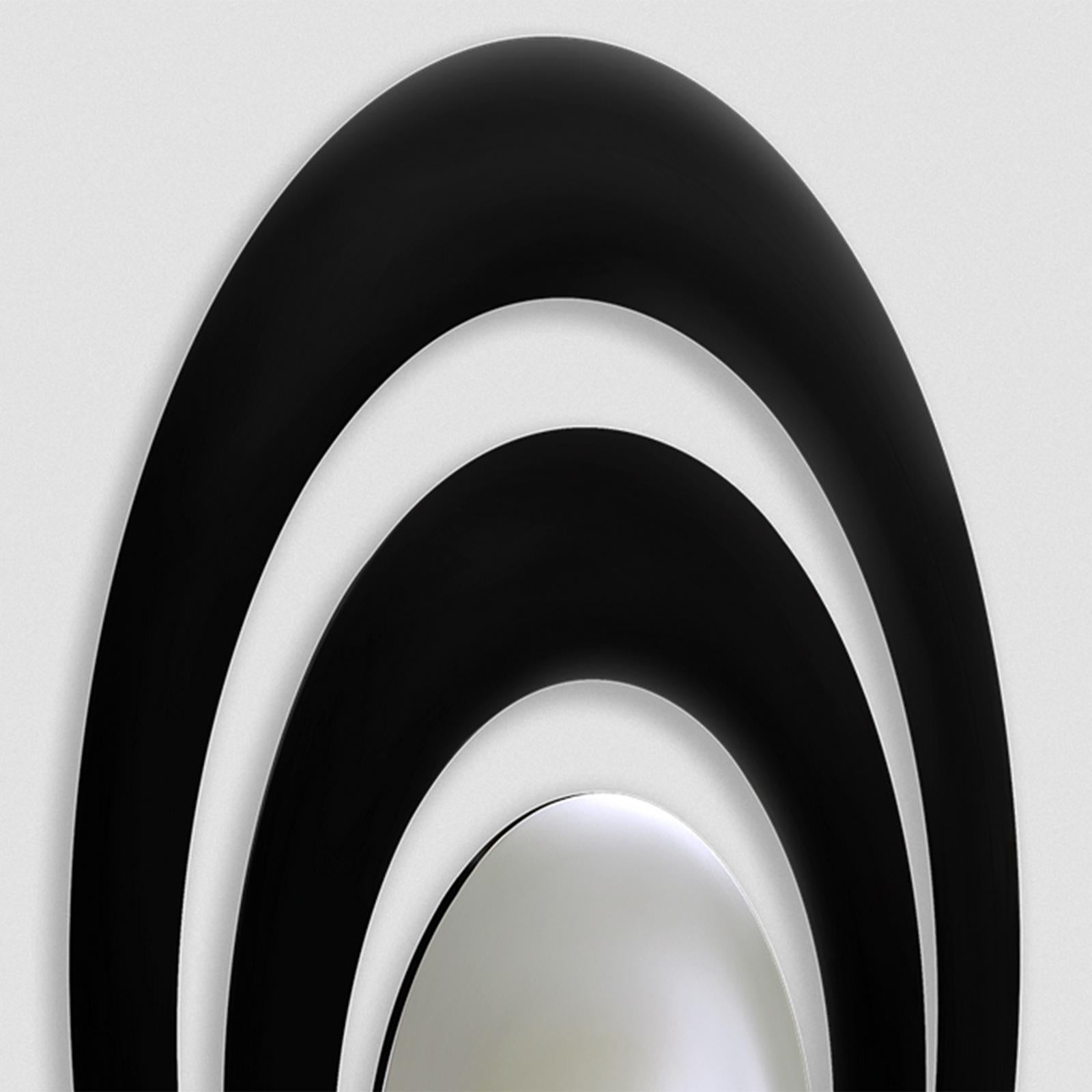 Serail Oval Mirror in Black Lacquered Finish In New Condition For Sale In Paris, FR