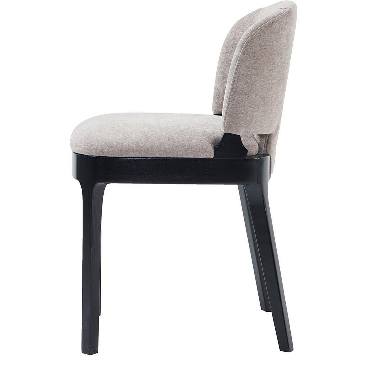 Seraph Stuhl gepolstert in Crushed Velvet mit Ebenholzrahmen - Mondo Design Studio im Angebot 3