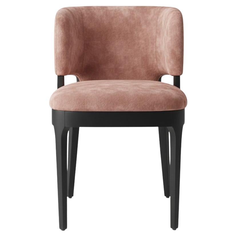 Der Seraph Dining Chair ist eine Studie über reduktiven Luxus, der das zeitgenössische Esserlebnis durch Präzision und Materialintegrität definiert. Dieses Stück zeichnet sich durch seine charakteristische, vollständig gepolsterte, konkave