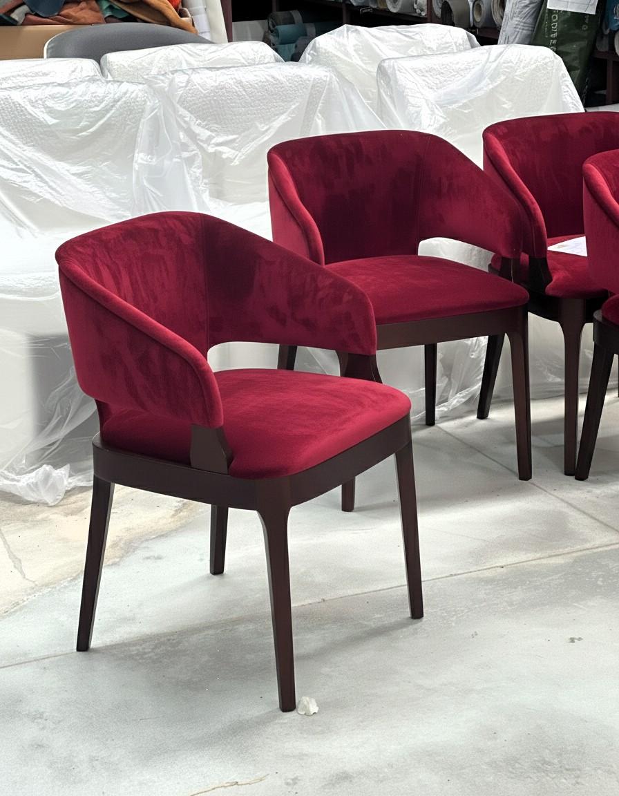 Seraph Stuhl gepolstert in Crushed Velvet mit Ebenholzrahmen - Mondo Design Studio (Samt) im Angebot