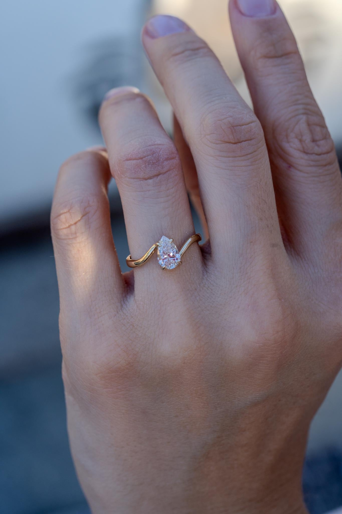 in vendita:  Anello di fidanzamento Seraphina Pear Diamond 5