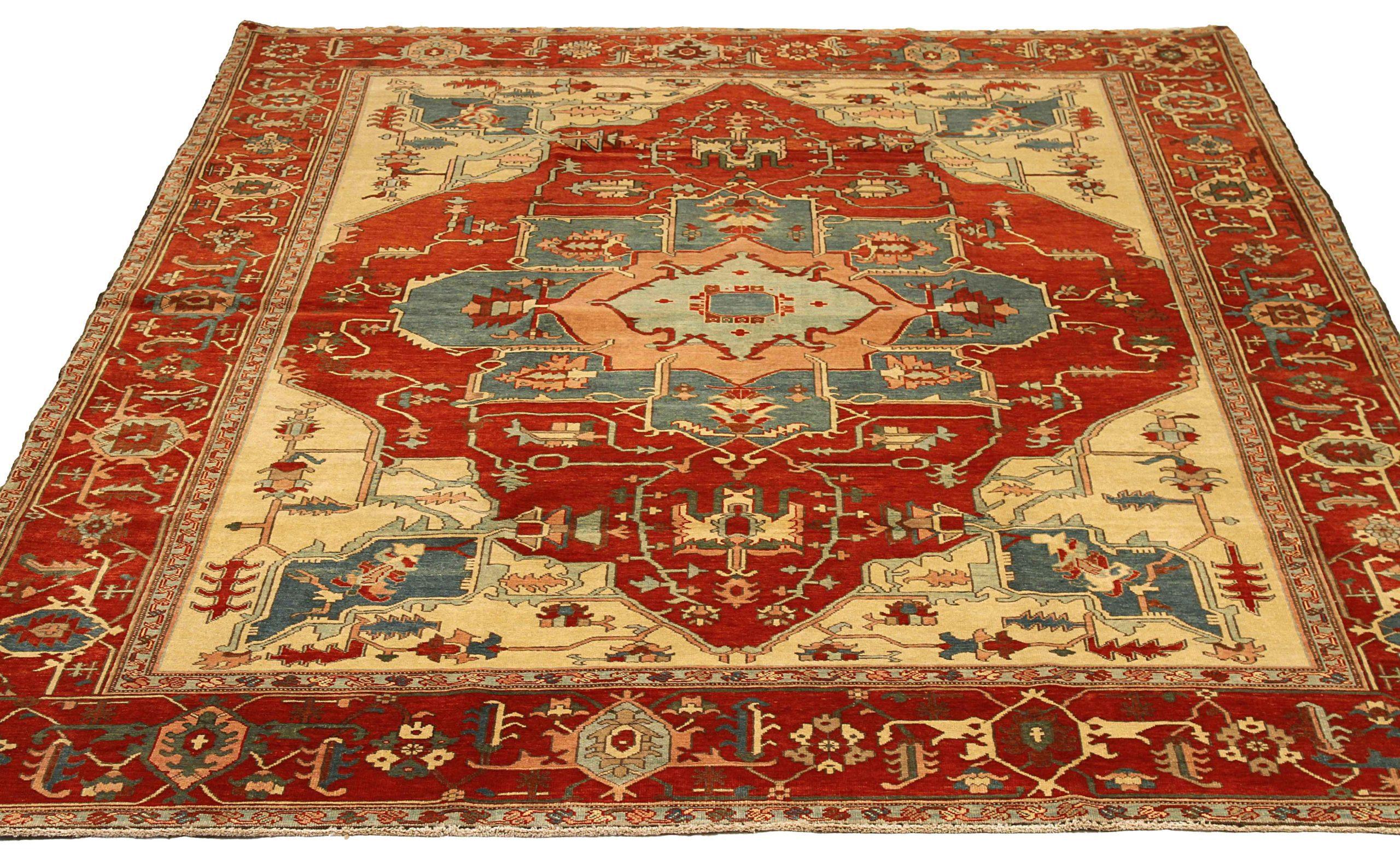 Entdecken Sie die Eleganz dieses einzigartigen Serapi-Teppichs aus der Zeit um 1990. Dieses exklusive Design, das mit viel Liebe zum Detail entworfen wurde, ist perfekt, um Ihren Raum zu verschönern.