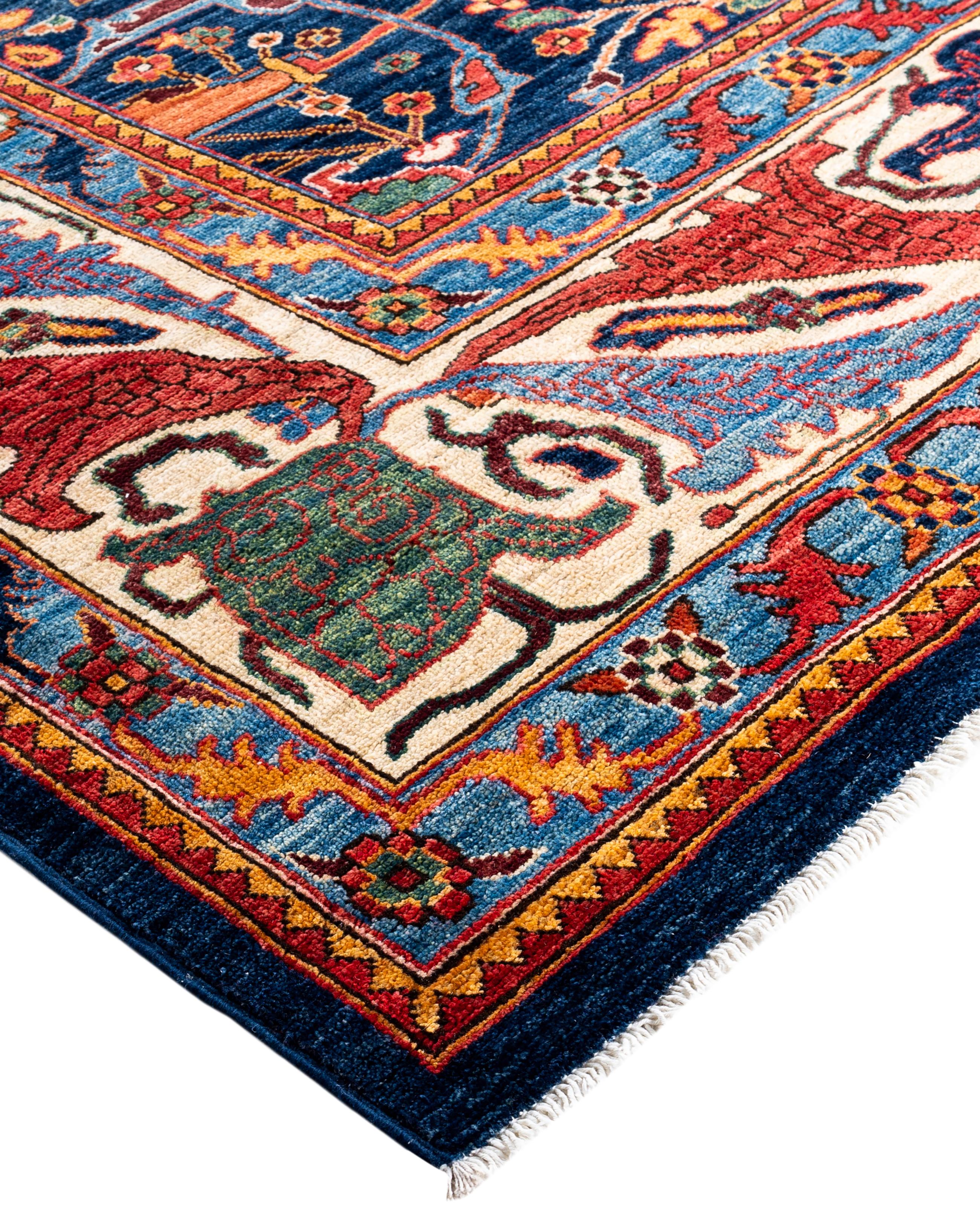 Las alfombras sobreteñidas se crean tomando alfombras antiguas o tradicionales y aplicando un tinte vibrante y monocromático sobre los dibujos existentes. Esta técnica da como resultado una estética audaz y moderna, al tiempo que conserva los