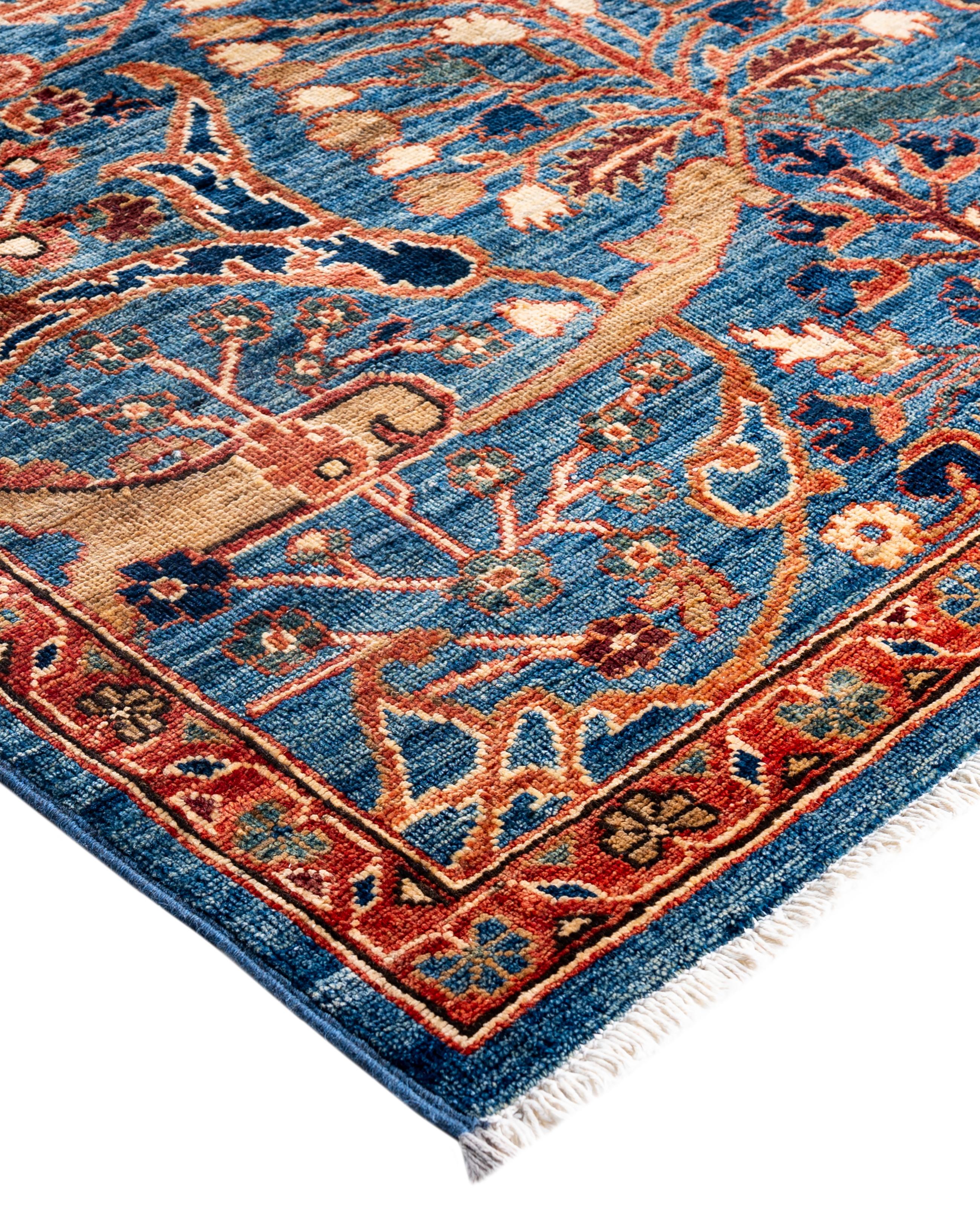 Les tapis Serapi sont connus pour leurs motifs géométriques audacieux et leurs riches couleurs. Ils présentent souvent un médaillon central entouré de motifs complexes. Ils utilisent généralement une palette de couleurs chaudes et terreuses, avec