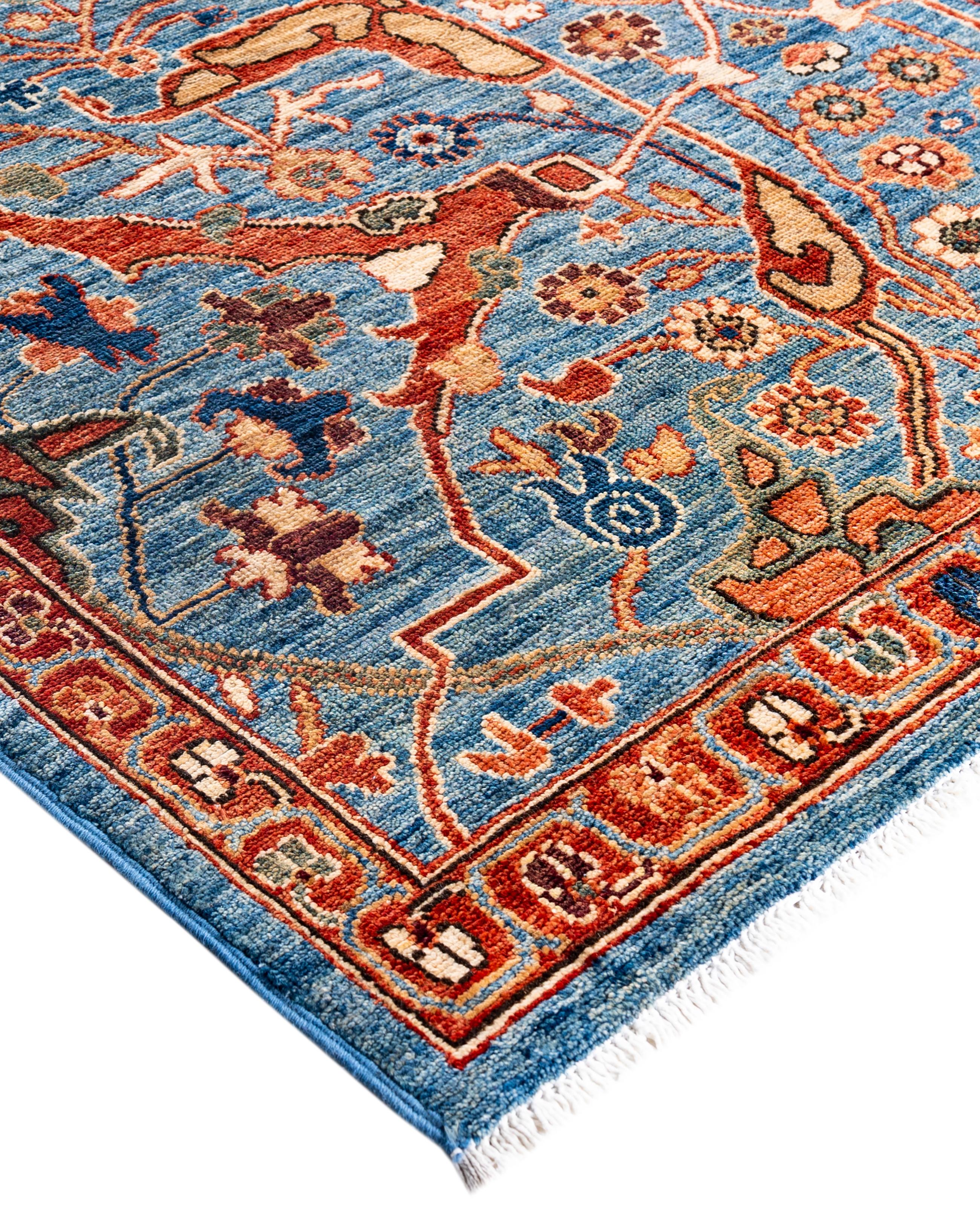 Les tapis Serapi sont connus pour leurs motifs géométriques audacieux et leurs riches couleurs. Ils présentent souvent un médaillon central entouré de motifs complexes. Ils utilisent généralement une palette de couleurs chaudes et terreuses, avec