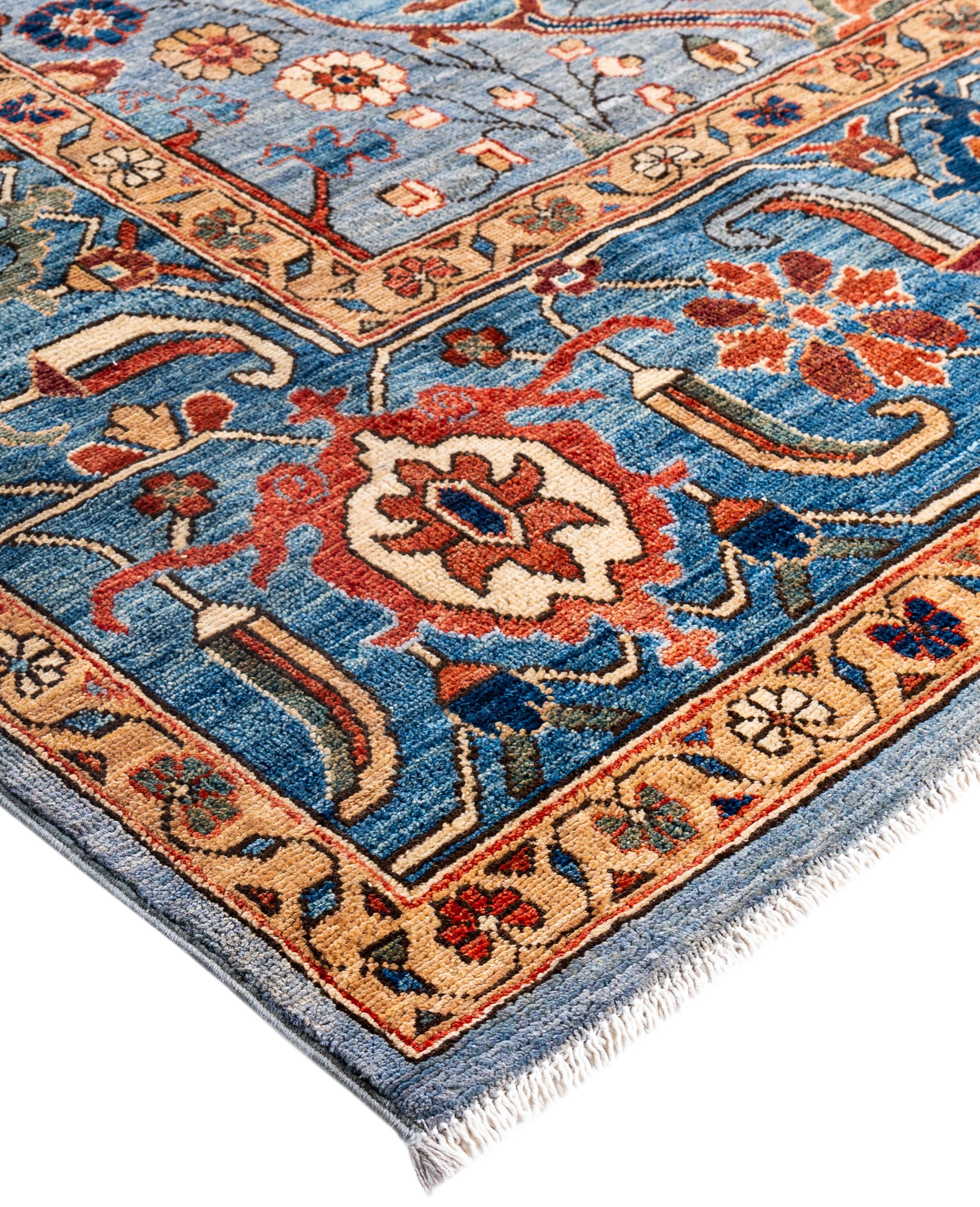 Les tapis Serapi sont connus pour leurs motifs géométriques audacieux et leurs riches couleurs. Ils présentent souvent un médaillon central entouré de motifs complexes. Ils utilisent généralement une palette de couleurs chaudes et terreuses, avec