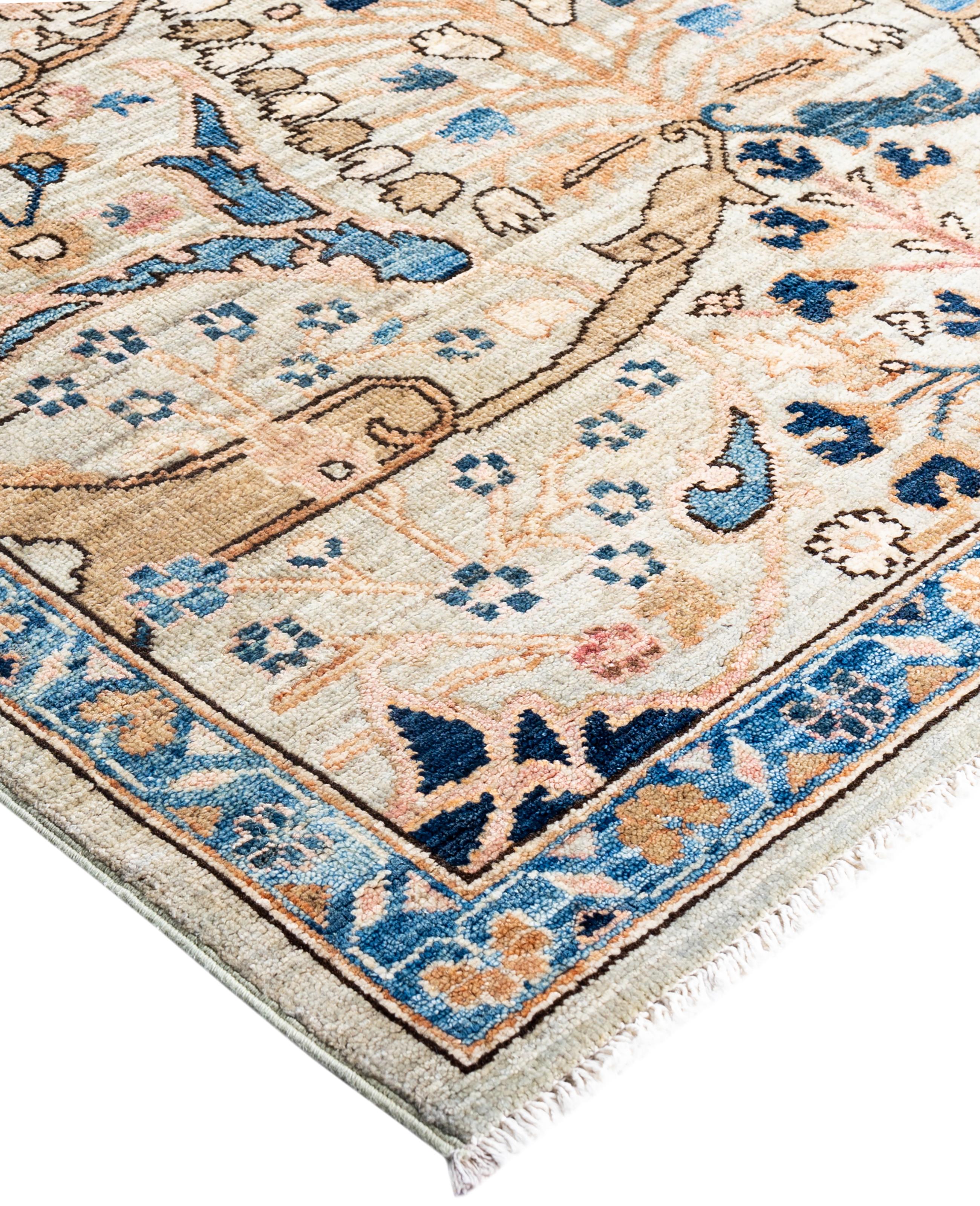 Las alfombras Serapi son conocidas por sus diseños geométricos y audaces y sus ricos colores, a menudo con un medallón central rodeado de intrincados dibujos. Suelen utilizar una paleta de colores cálidos y terrosos, con rojos intensos, azules,