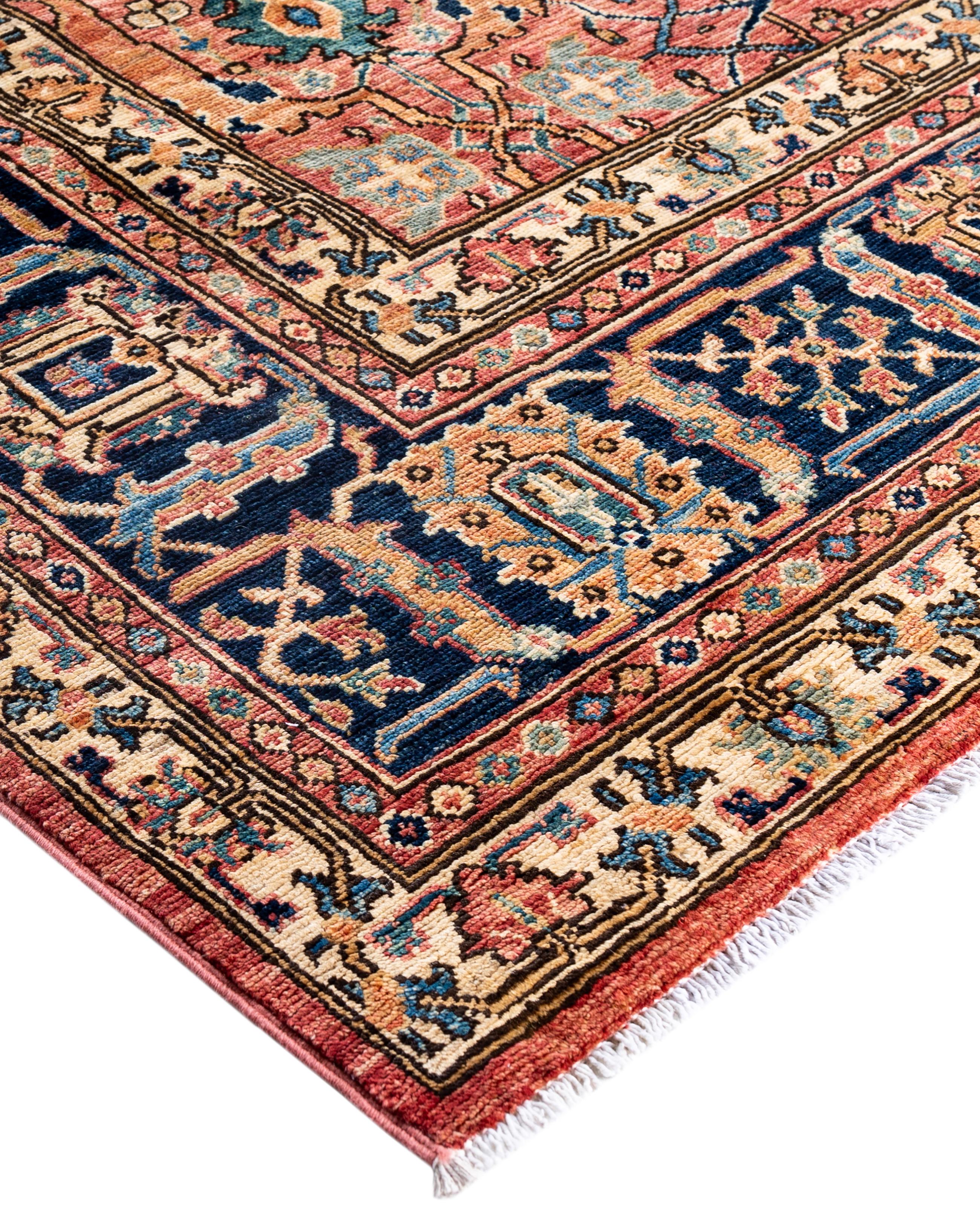 Les tapis Serapi sont connus pour leurs motifs géométriques audacieux et leurs riches couleurs. Ils présentent souvent un médaillon central entouré de motifs complexes. Ils utilisent généralement une palette de couleurs chaudes et terreuses, avec
