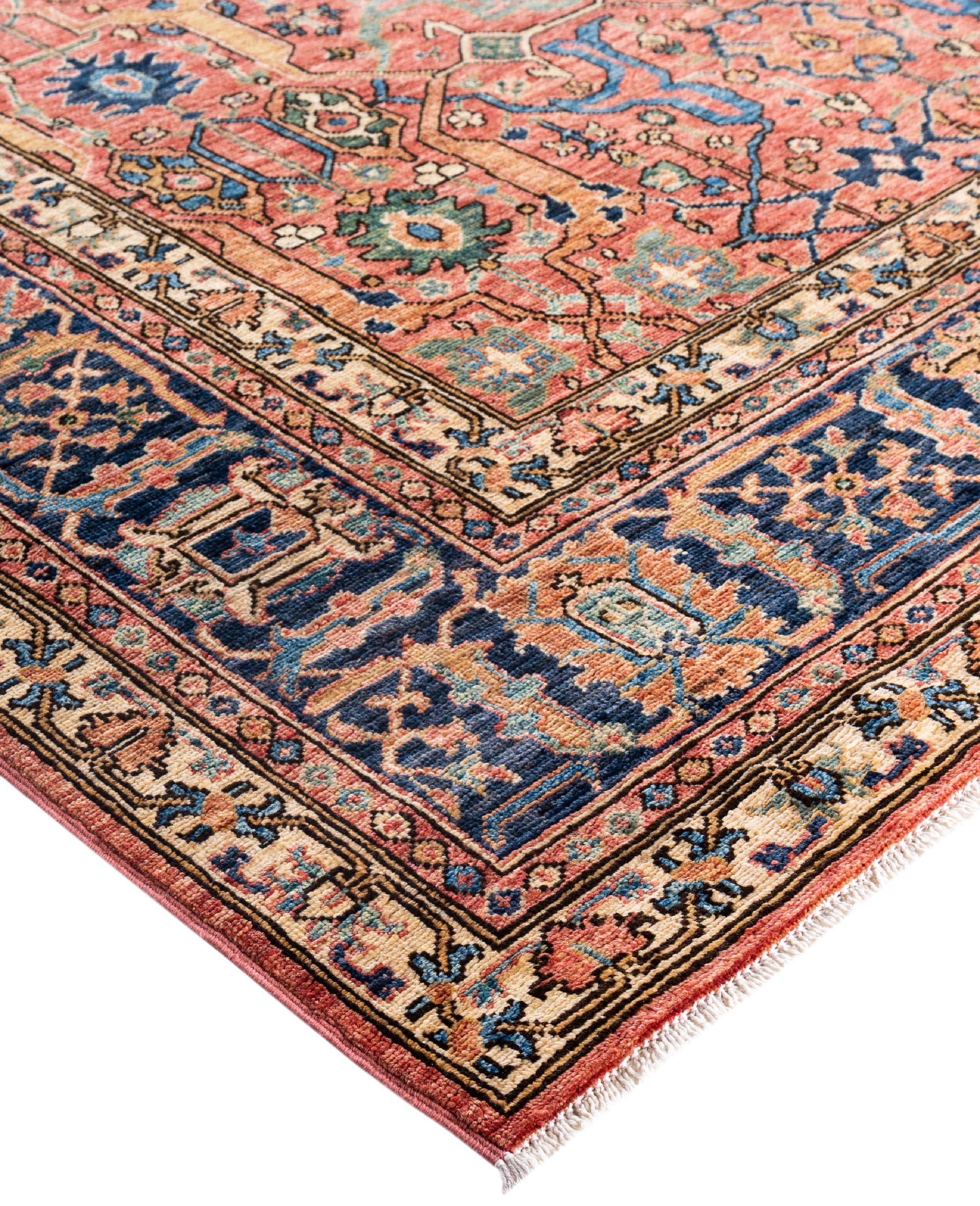 Les tapis Serapi sont connus pour leurs motifs géométriques audacieux et leurs riches couleurs. Ils présentent souvent un médaillon central entouré de motifs complexes. Ils utilisent généralement une palette de couleurs chaudes et terreuses, avec