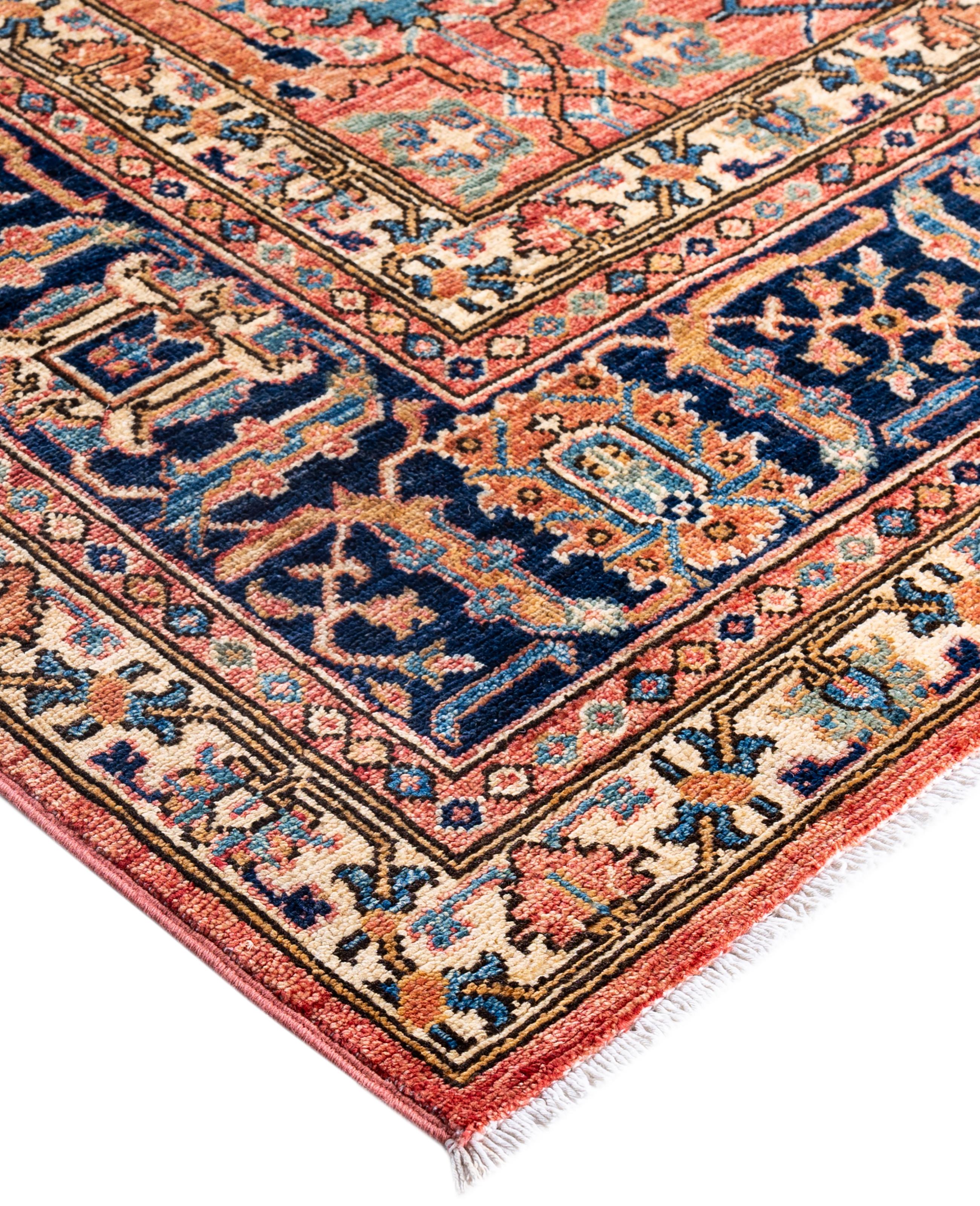 Les tapis Serapi sont connus pour leurs motifs géométriques audacieux et leurs riches couleurs. Ils présentent souvent un médaillon central entouré de motifs complexes. Ils utilisent généralement une palette de couleurs chaudes et terreuses, avec