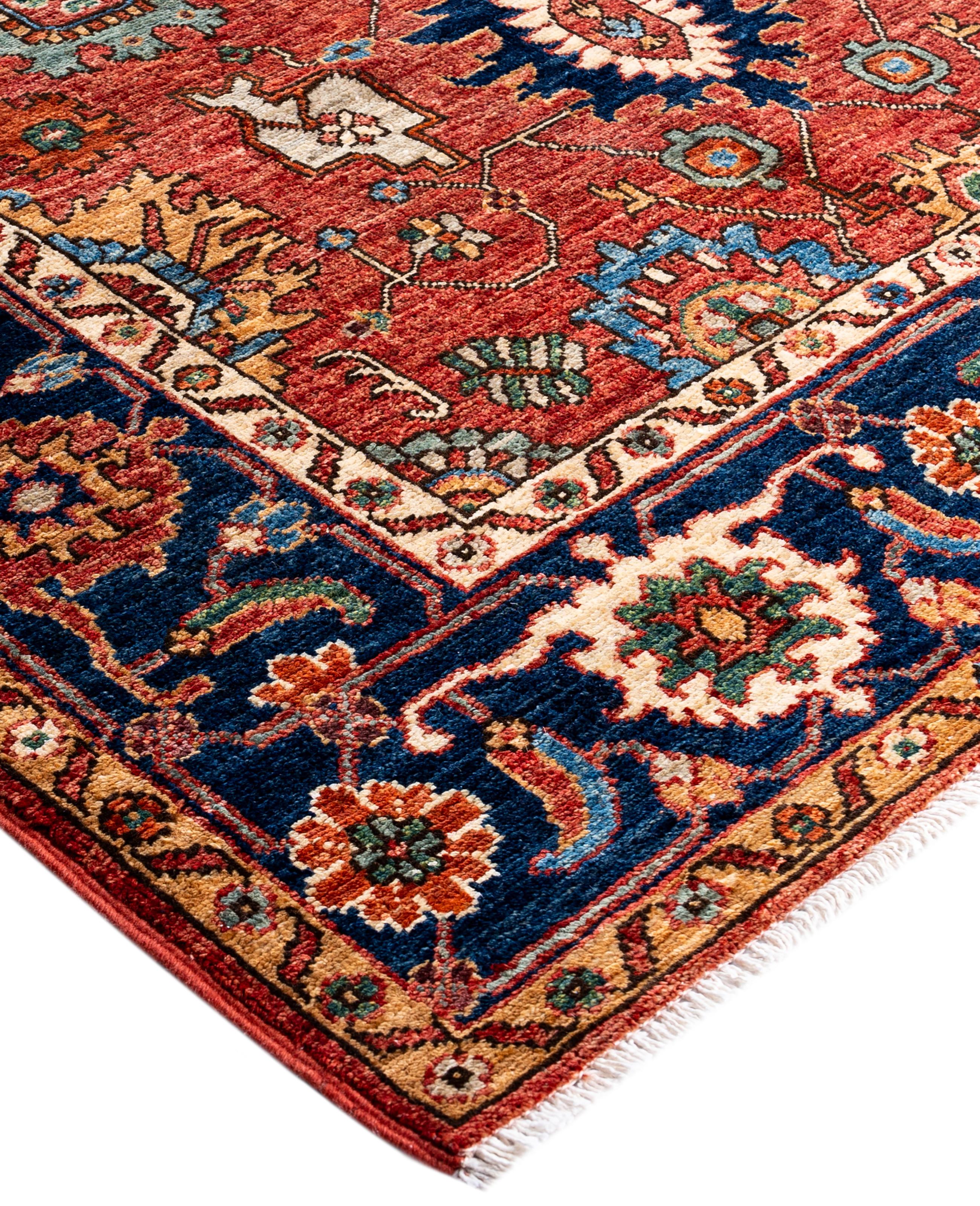 Las alfombras Serapi son conocidas por sus diseños geométricos y audaces y sus ricos colores, a menudo con un medallón central rodeado de intrincados dibujos. Suelen utilizar una paleta de colores cálidos y terrosos, con rojos intensos, azules,