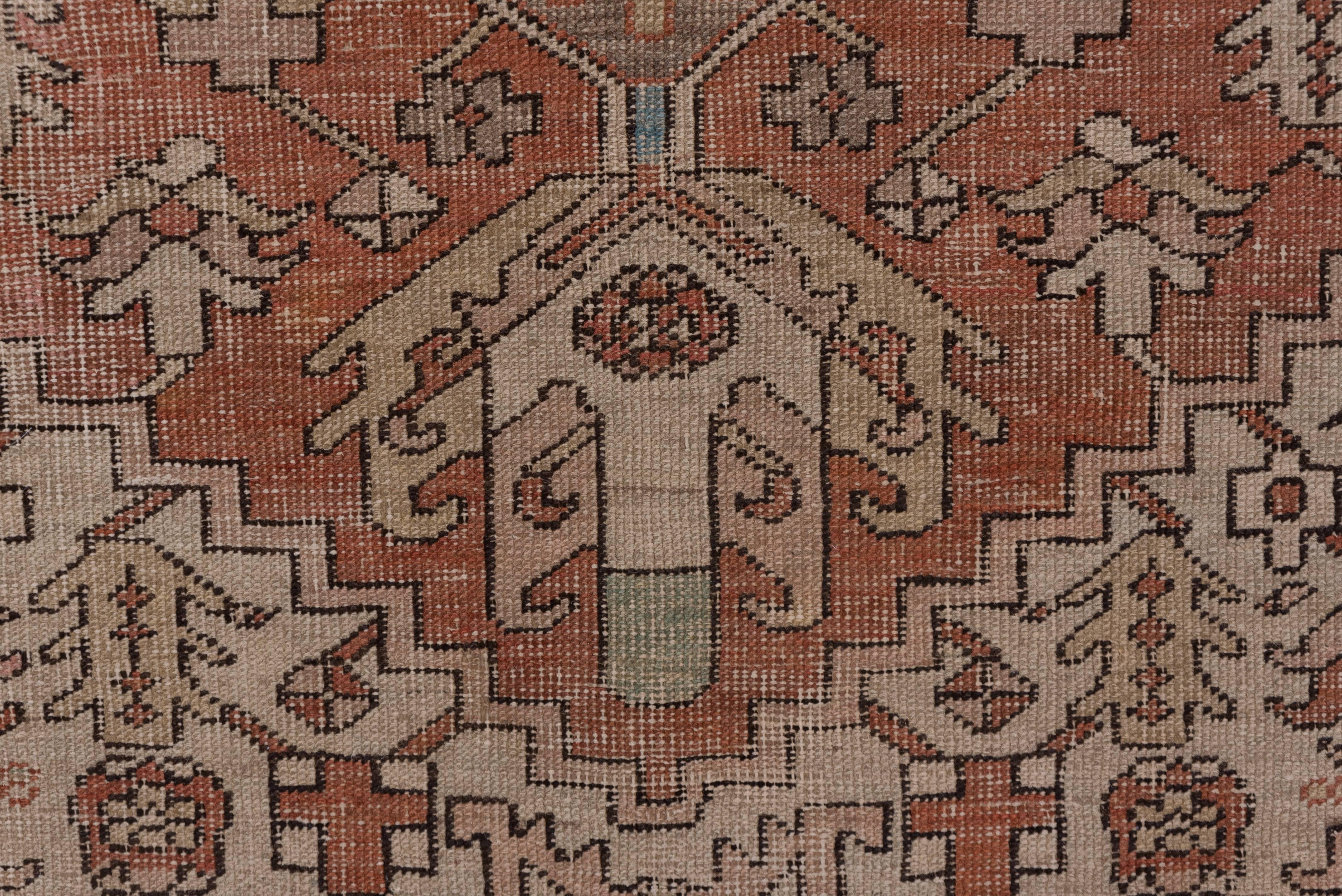Rustikaler persischer Serapi-Teppich, um 1920 im Angebot 1