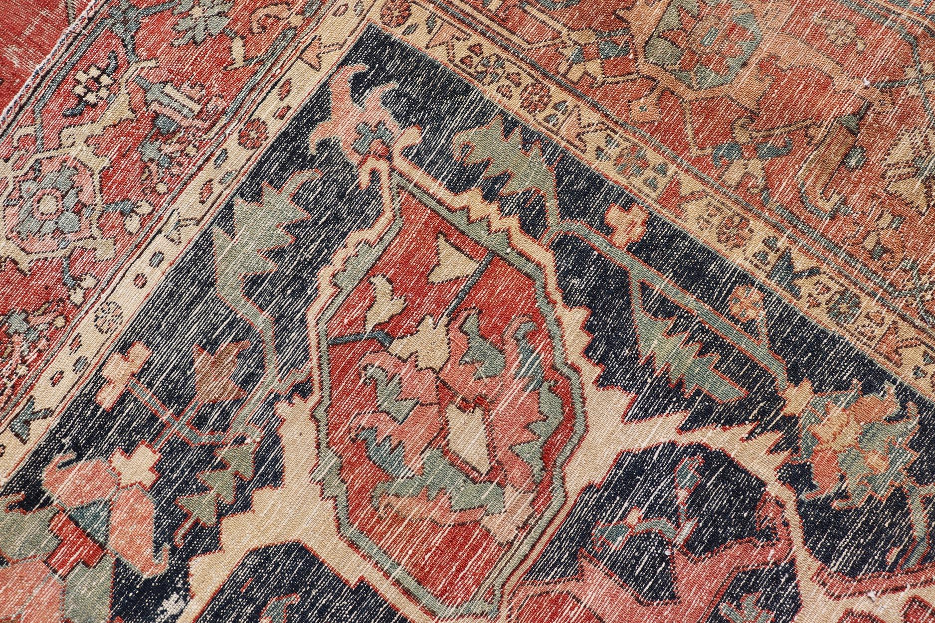 Tapis Serapi orné d'un médaillon central aux couleurs riches 10'5 x 13'1 en vente 3