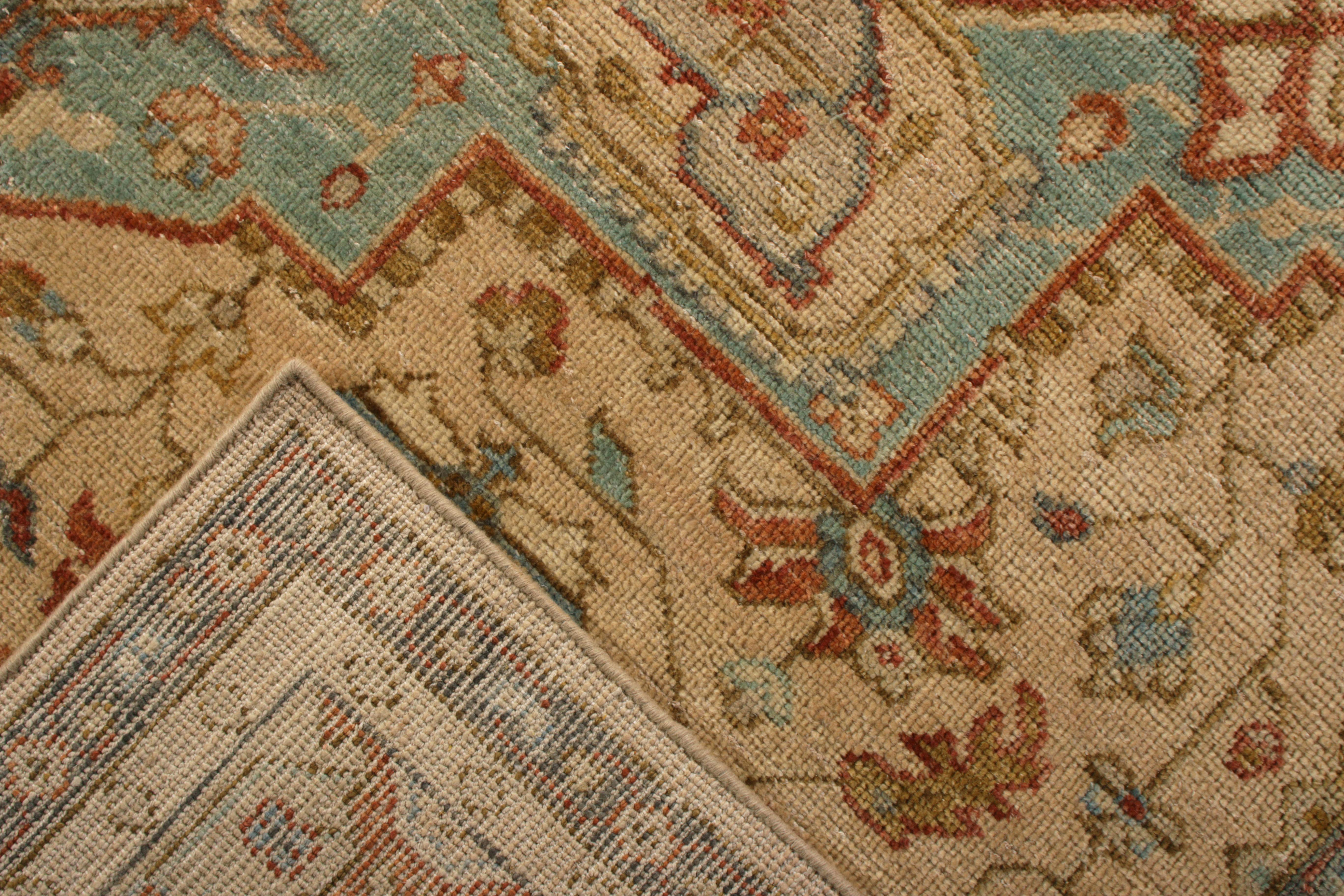 Teppich & Kelim-Teppich im Serapi-Stil in Beige und Rot mit Medaillon-Serapi-Muster (Handgeknüpft) im Angebot