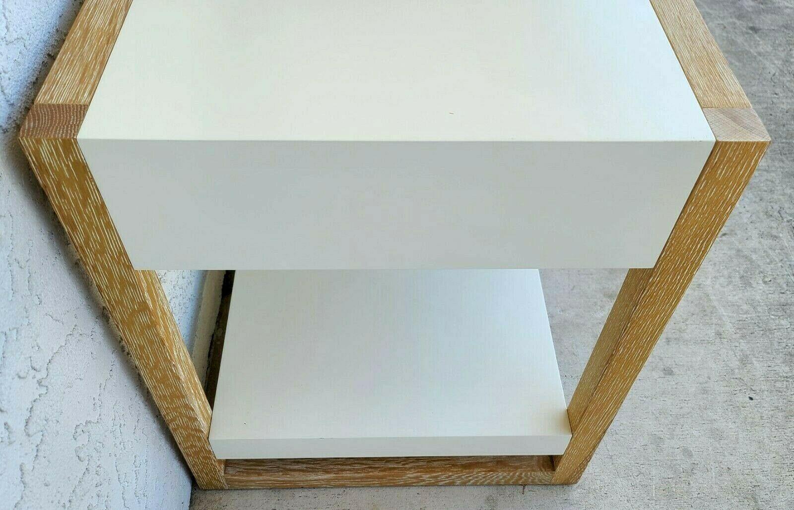 Serena & Lily Beistelltische und Nachttische mit Schubladen, Paar (Holz) im Angebot
