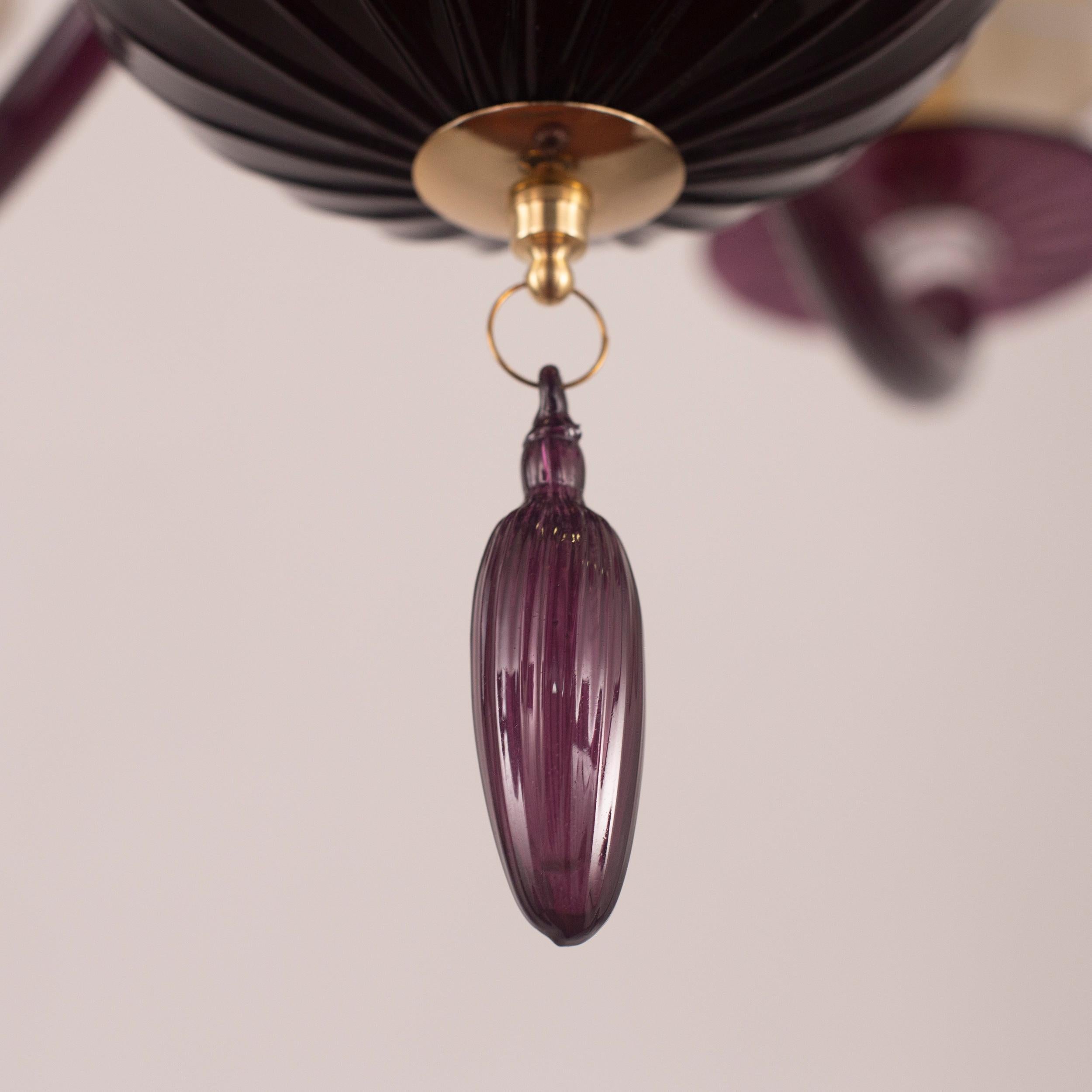 Serenade Chandelier 6 Lights Aubergine Murano Glass by Multiforme In New Condition For Sale In Trebaseleghe, IT