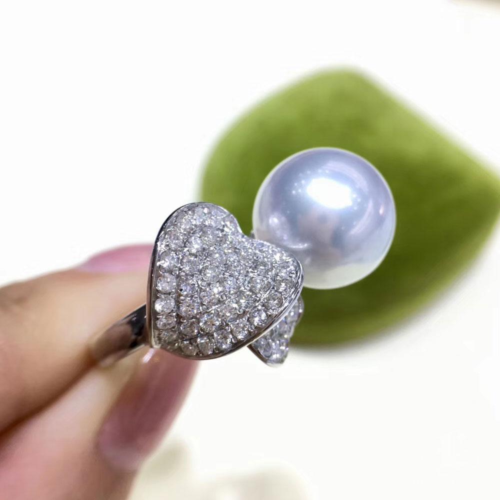 【Lustre Arc】Heart-Line Embrace South Sea Pearl & Diamond Ring en vente 1