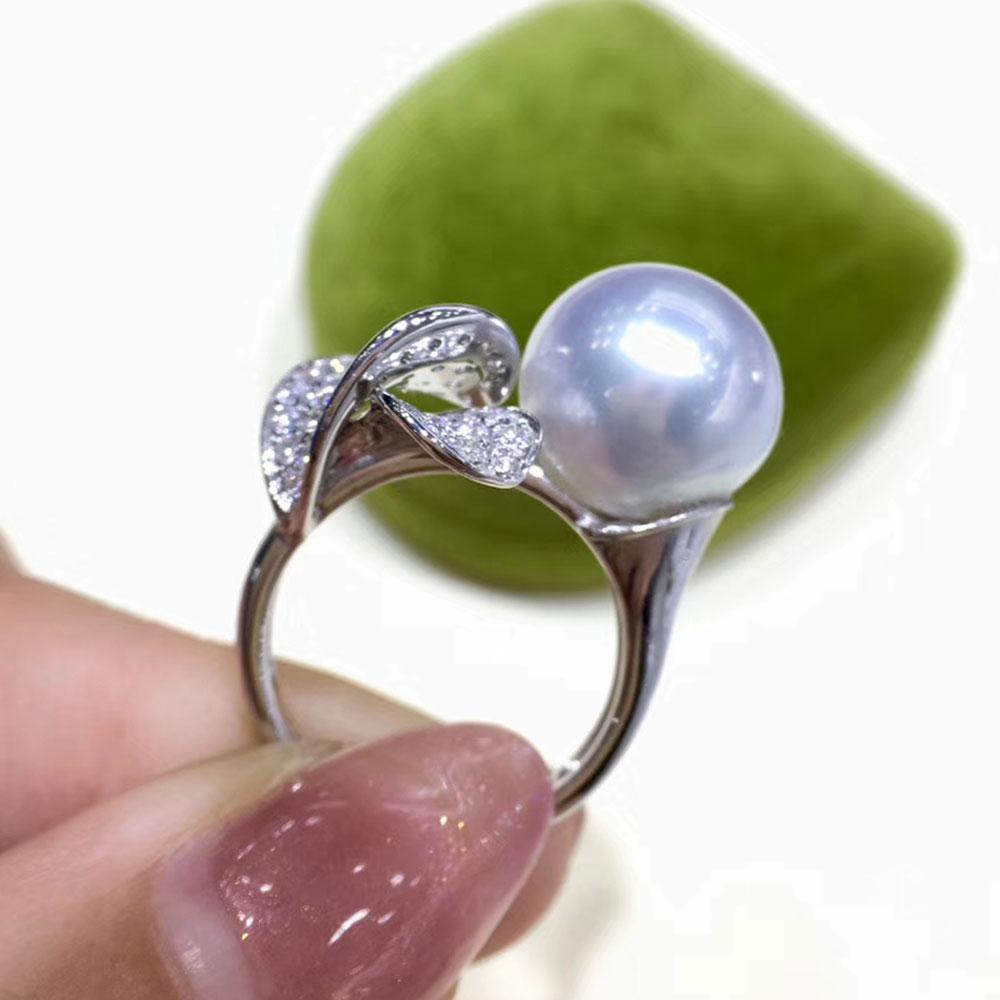 【Lustre Arc】Heart-Line Embrace South Sea Pearl & Diamond Ring en vente 2