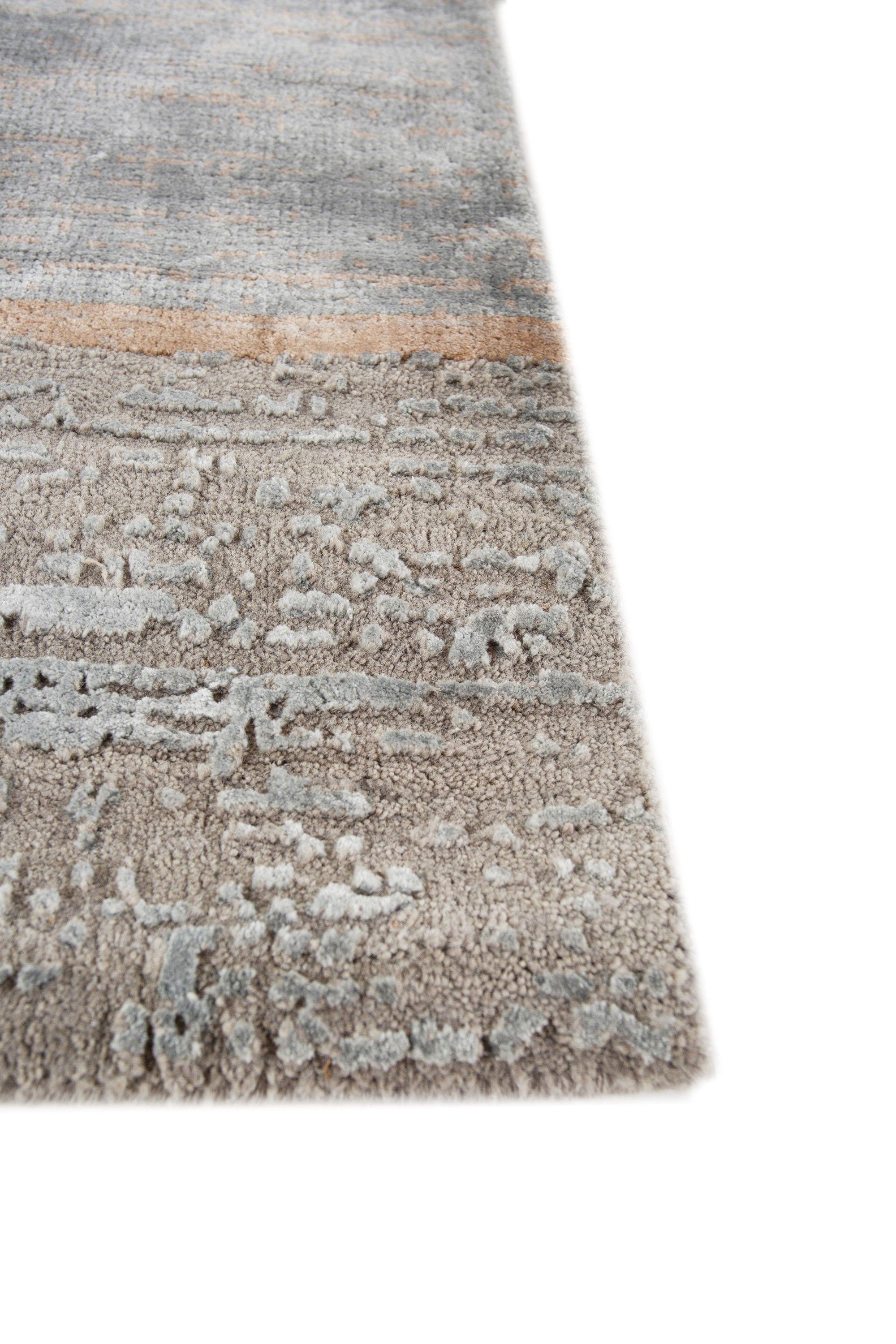 A tribute to ancient cultural beliefs from around the world. Our exquisite piece features complex designs meticulously crafted using basic geometry, resulting in elaborate and stimulating patterns. A masterpiece of transitional style, this rug is