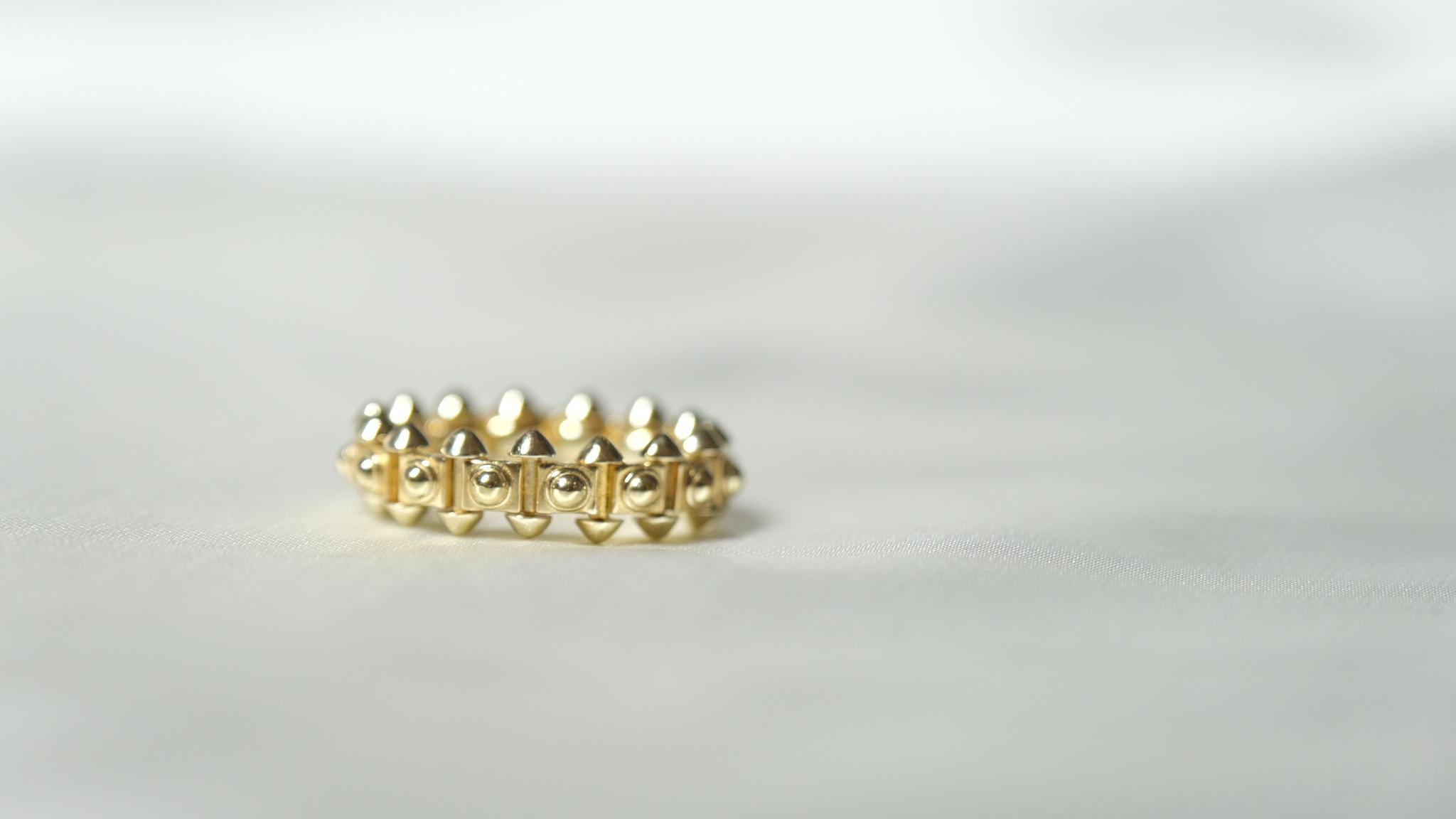 Women's or Men's Serendipity Ring, 18k Gold For Sale