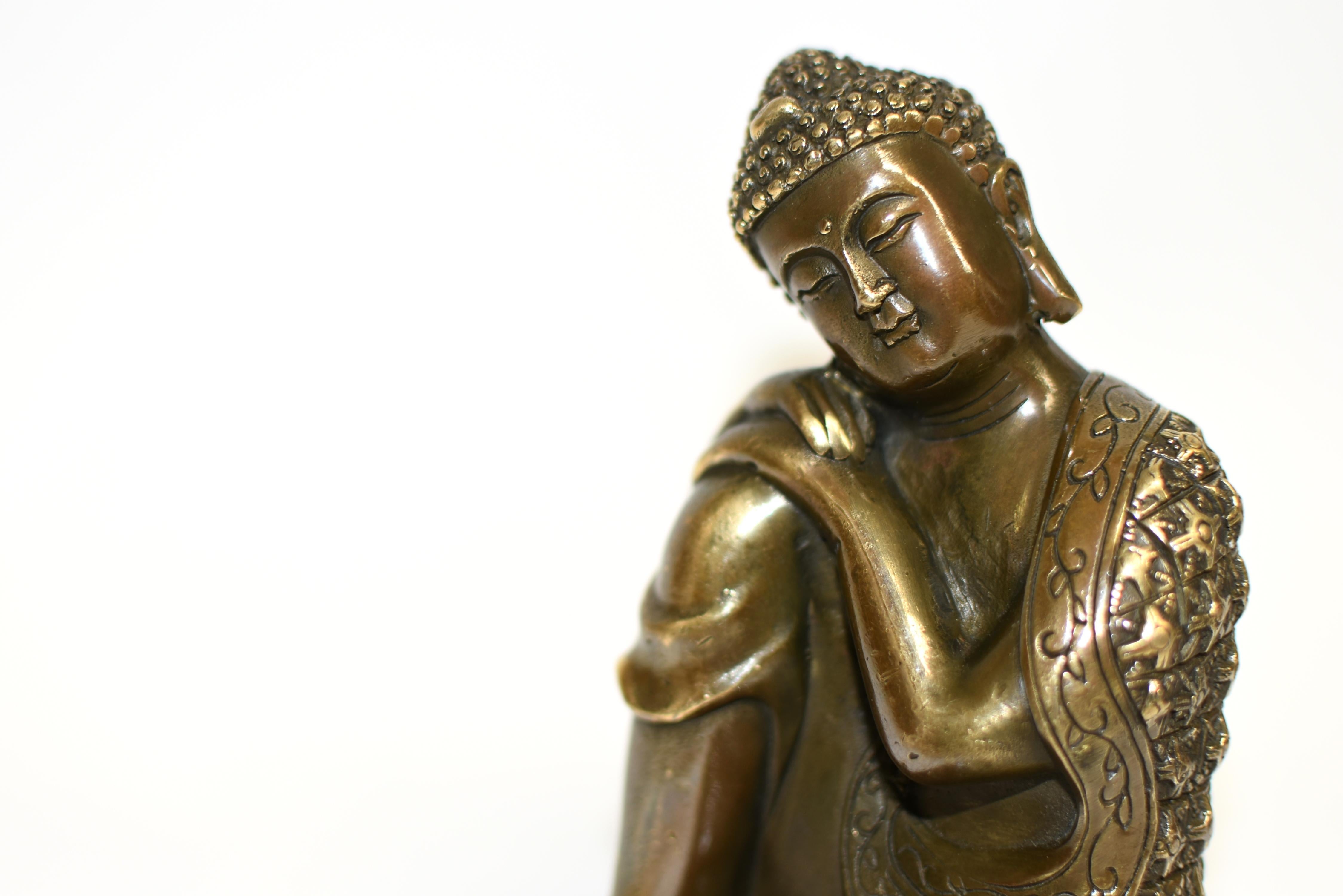 Zeitgenössischer Buddha aus heiterer Bronze im Angebot 2