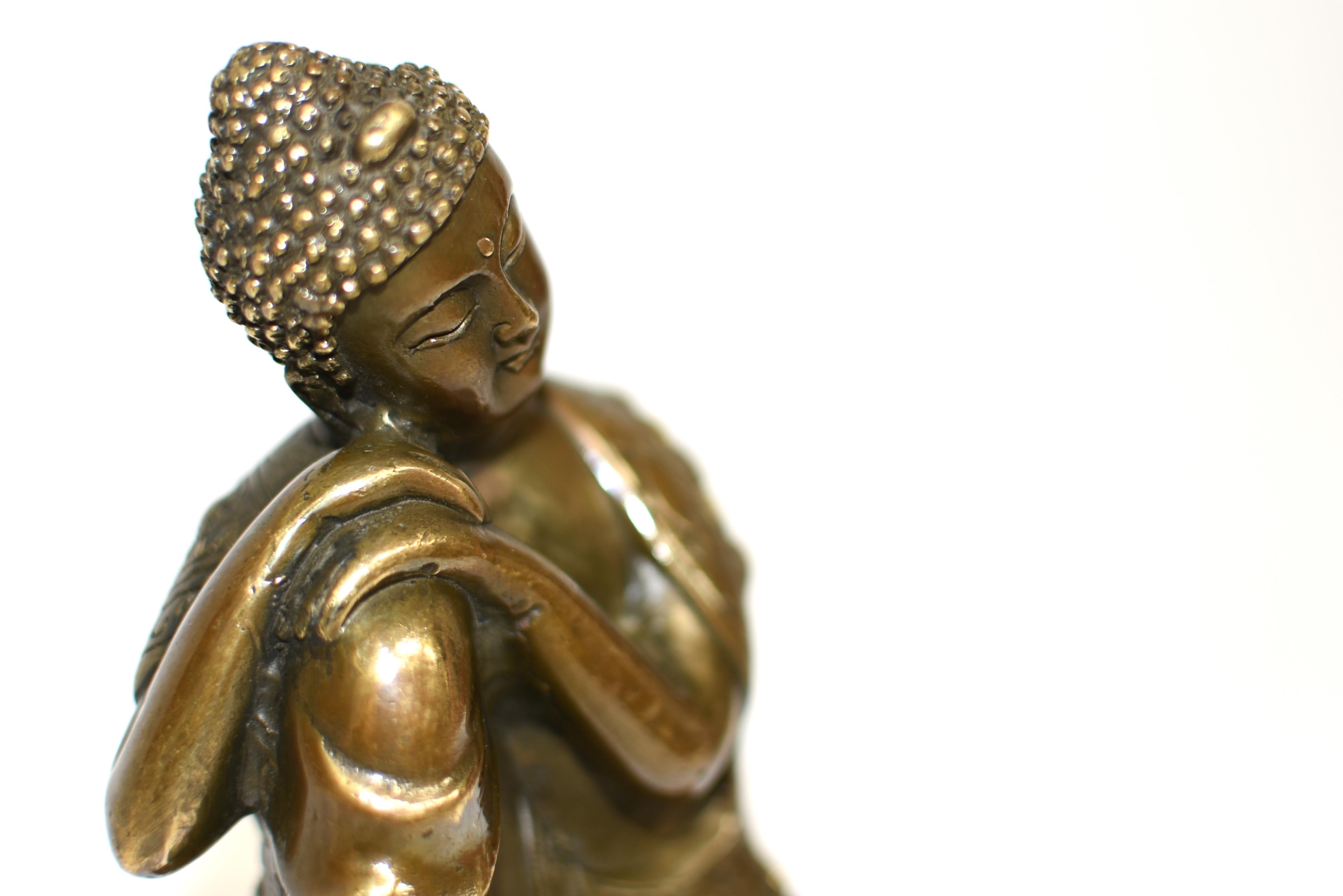 Zeitgenössischer Buddha aus heiterer Bronze im Angebot 3