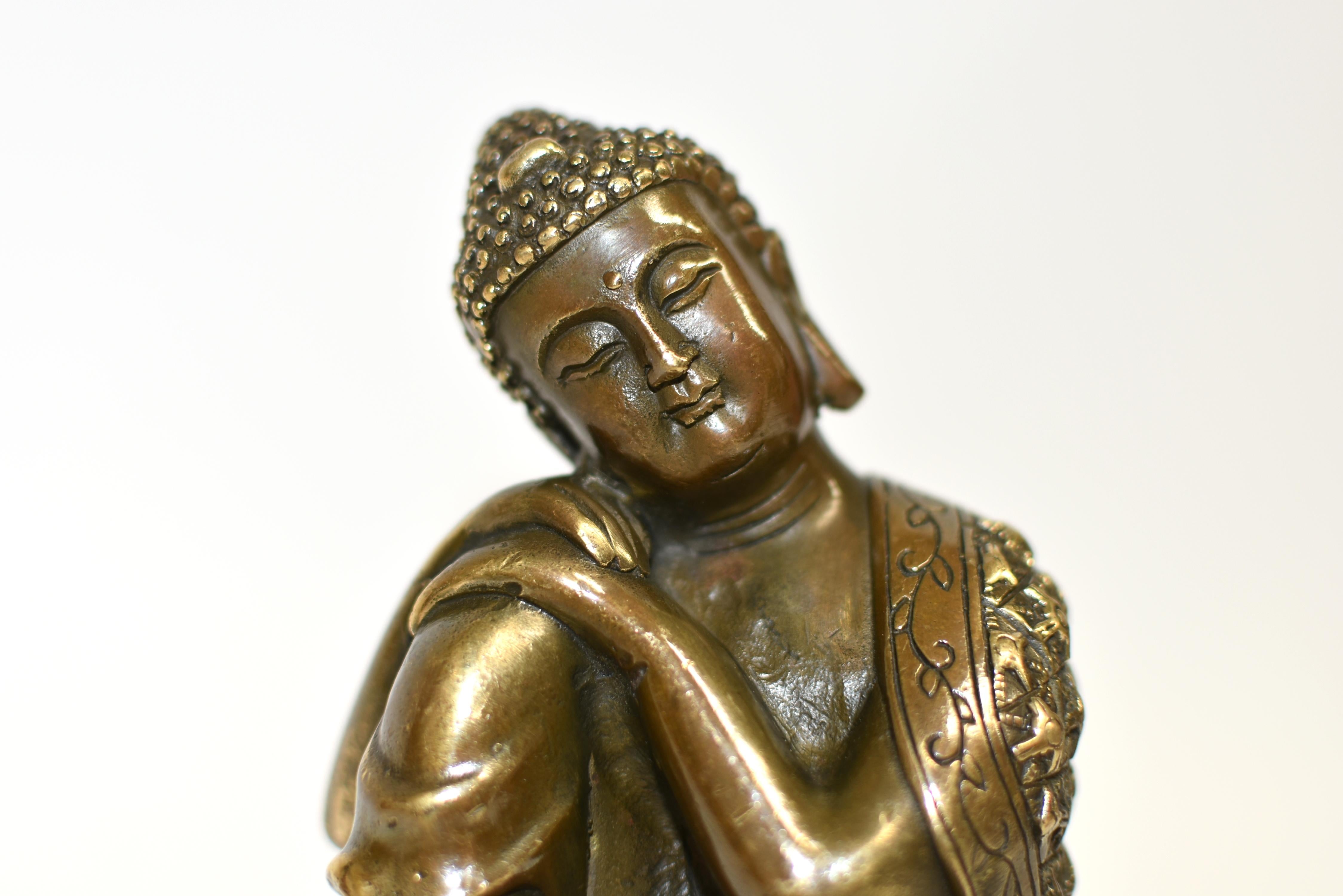 Serene Bronze Contemplative Buddha In Good Condition For Sale In Somis, CA