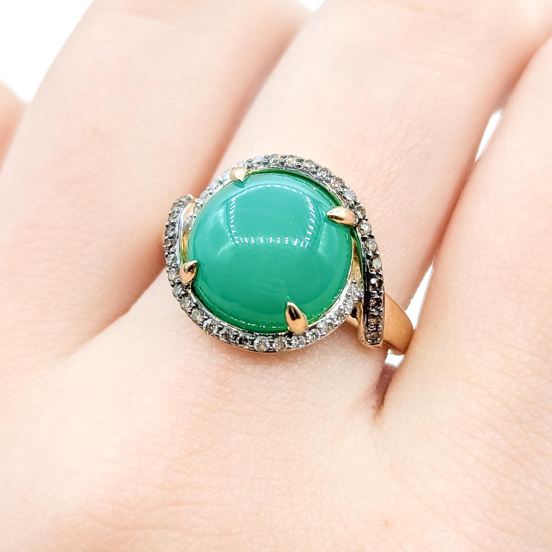 Anello di giada serena e diamanti in oro giallo 14k In condizioni ottime in vendita a Bloomington, MN