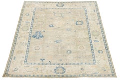 Serene Modern Oushak Style Handgeknüpfter Wollteppich - Himmelblau & Champagner