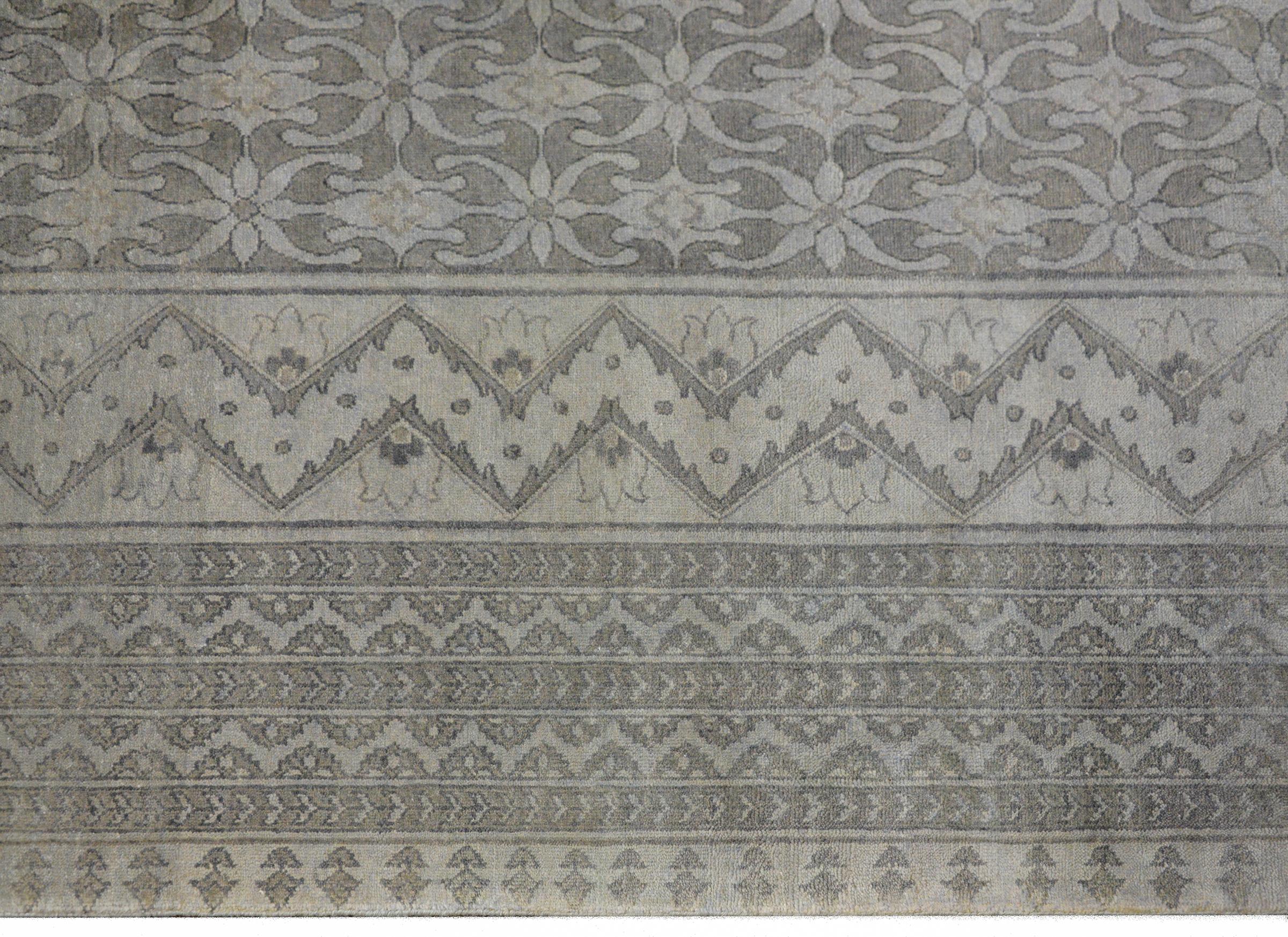Palastgroßer Khanna-Teppich in Serene im Angebot 1