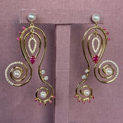 Pendientes Serenity de oro amarillo de 18 quilates con diamantes, rubíes y perlas