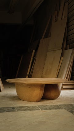 Sereno Center Table Serie 3 von NONO - Minimalistisches Design mit Kieselsteinbeinen