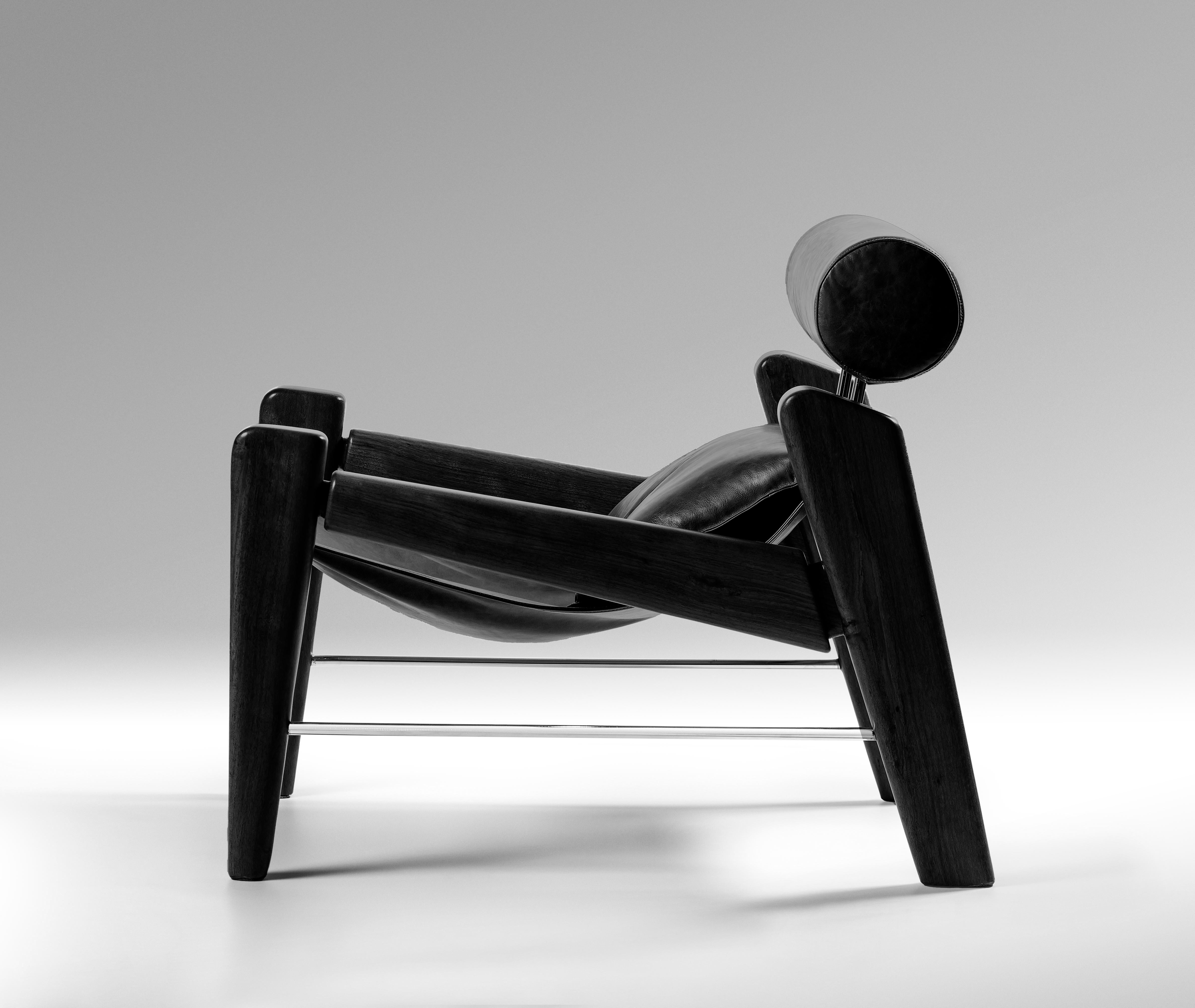 El Sillón Serfa de Zanini de Zanine combina comodidad y diseño moderno. Su marco de madera ebonizada, acabado en negro intenso, resalta la textura de la madera para darle un aspecto contemporáneo. Tapizada en piel negra de primera calidad, es
