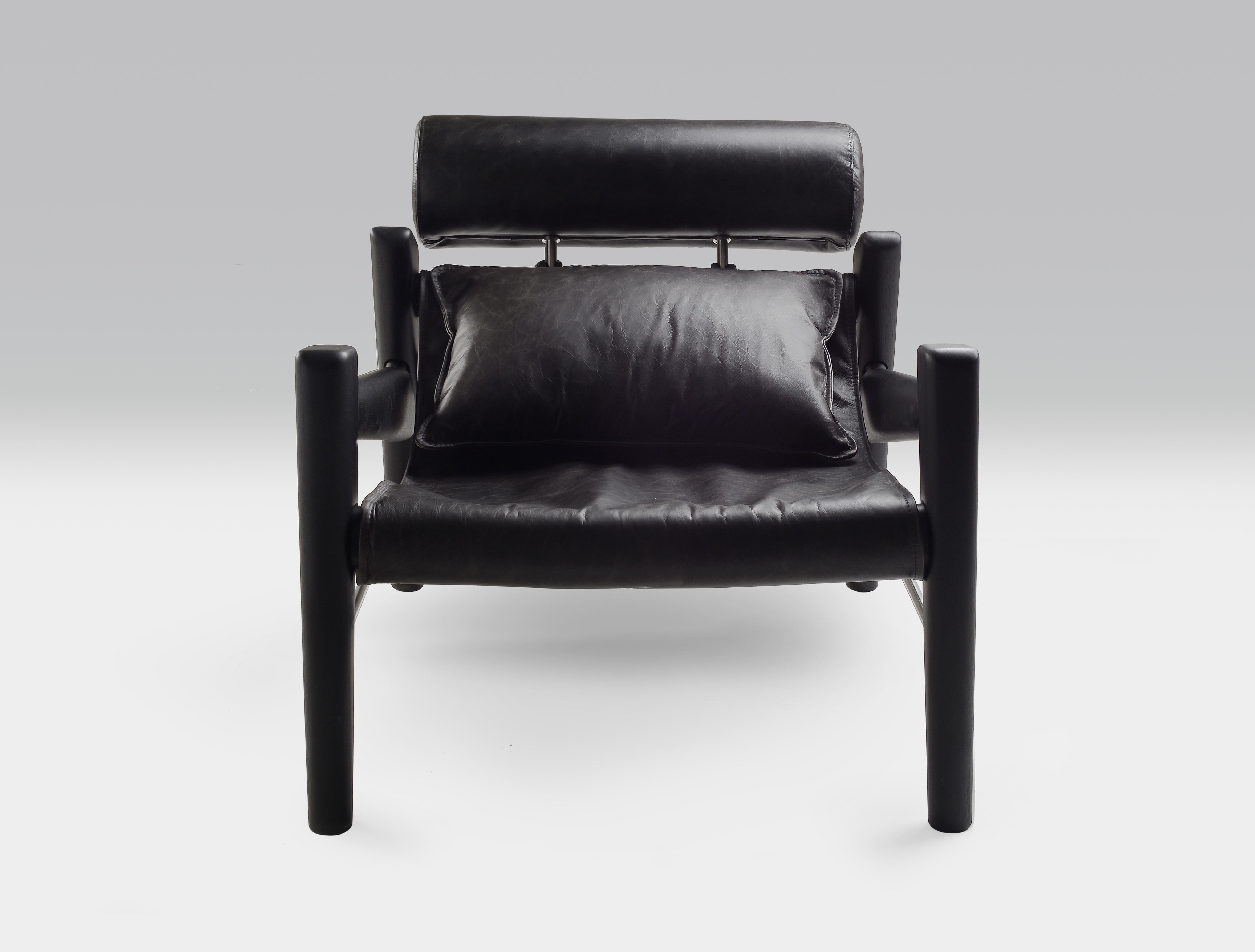 Sillón Serfa - 2024, Madera ebonizada y cuero - by Zanini de Zanine Brasileño en venta