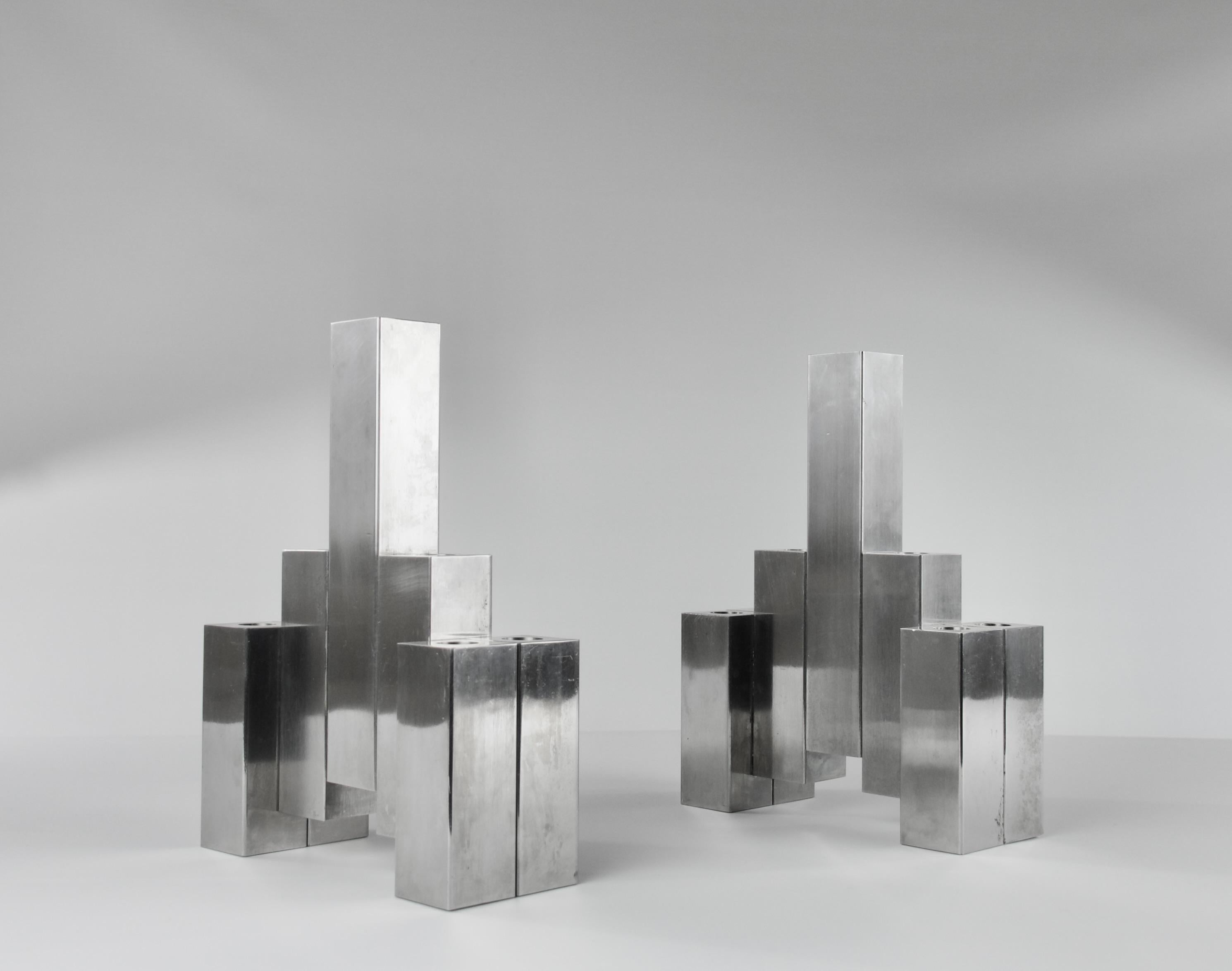 Serge Mansau, Conjunto de dos candelabros graduales / jarrones Soliflor, Francia Años 80 Francés en venta